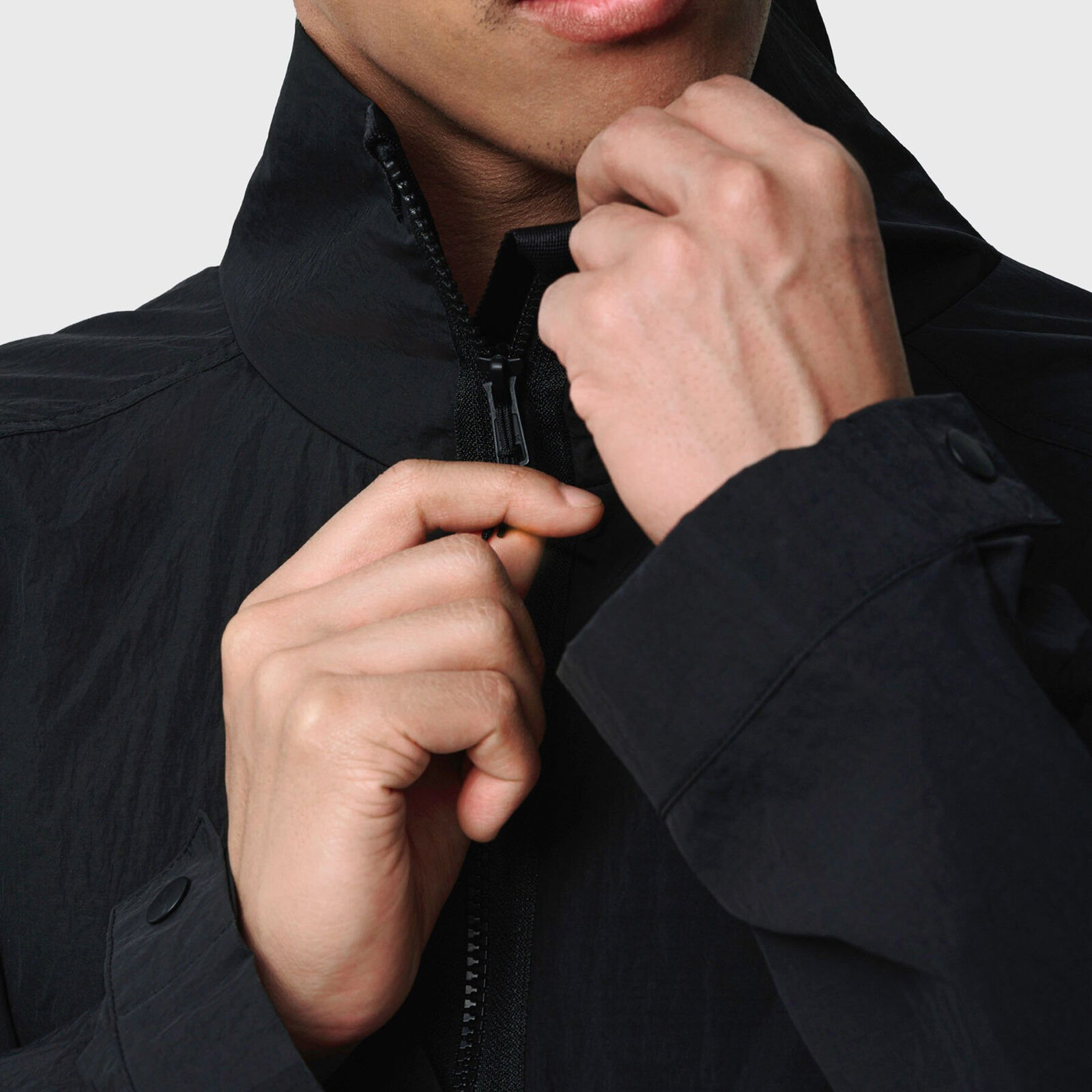 MICRO M TRAVEL JACKET - model