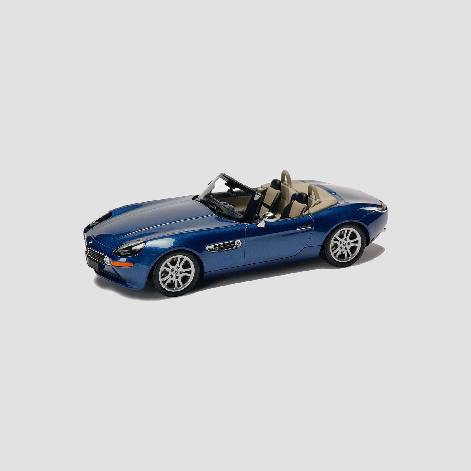 BMW MINIATURE Z8 ROADSTER 1:18 - hi-res