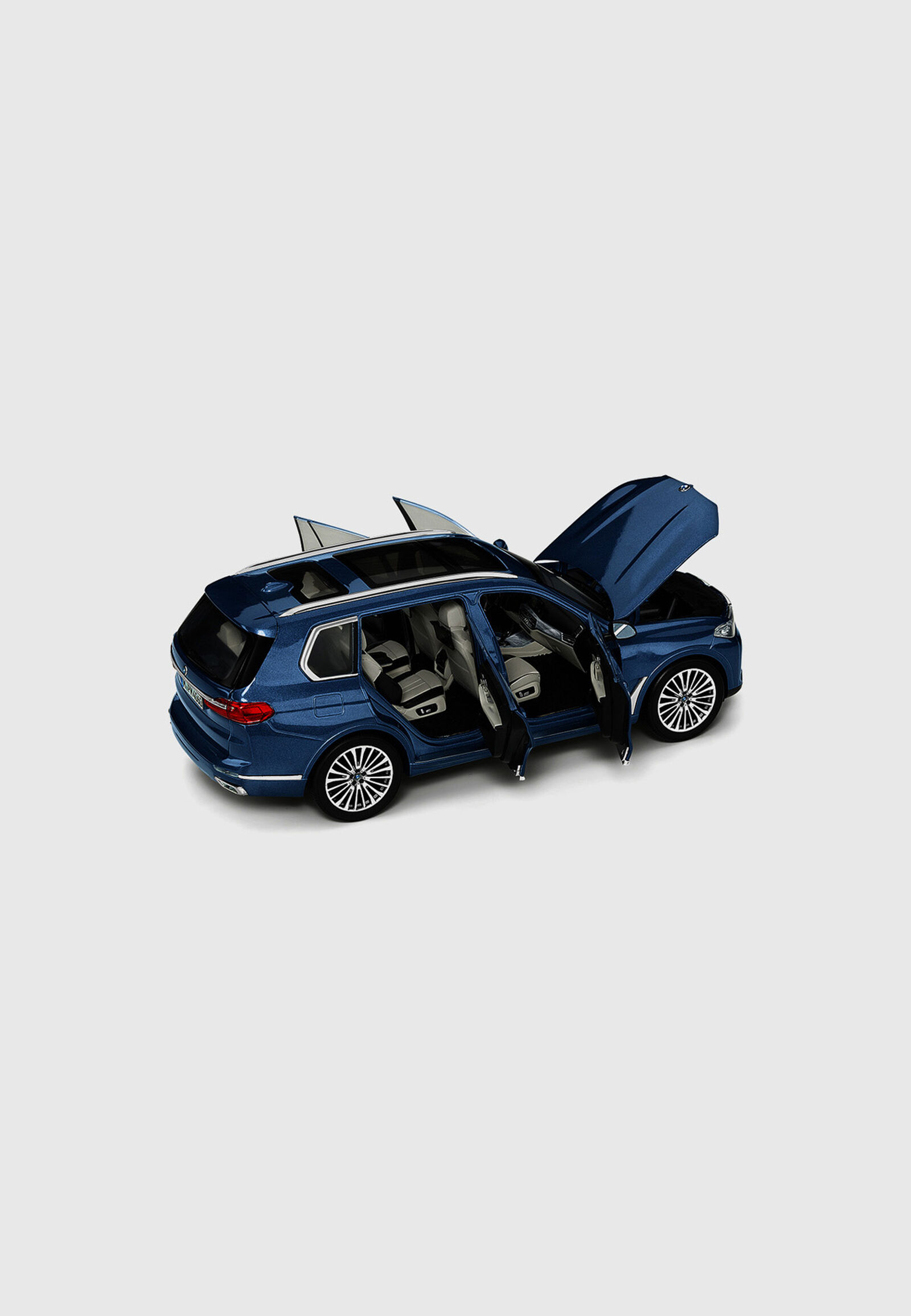 BMW MINIATURE X7 1:18 - hi-res