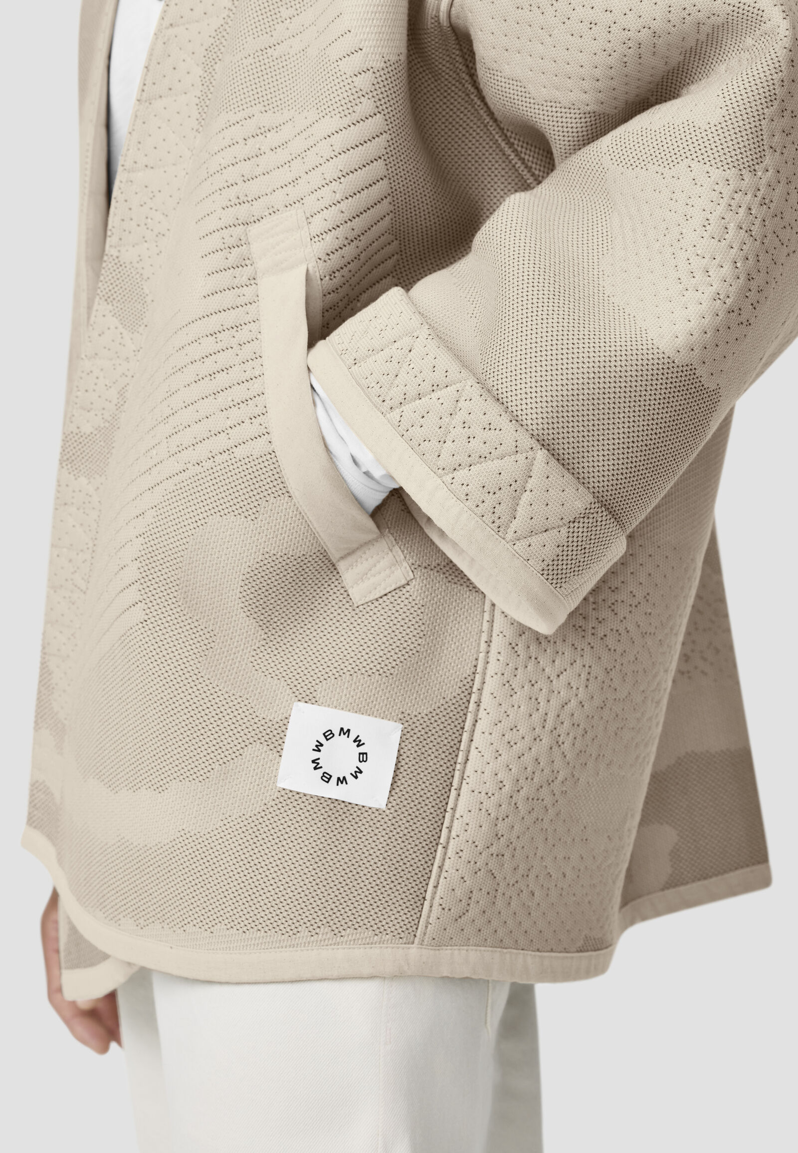 ARC BYBORRE KIMONO - model
