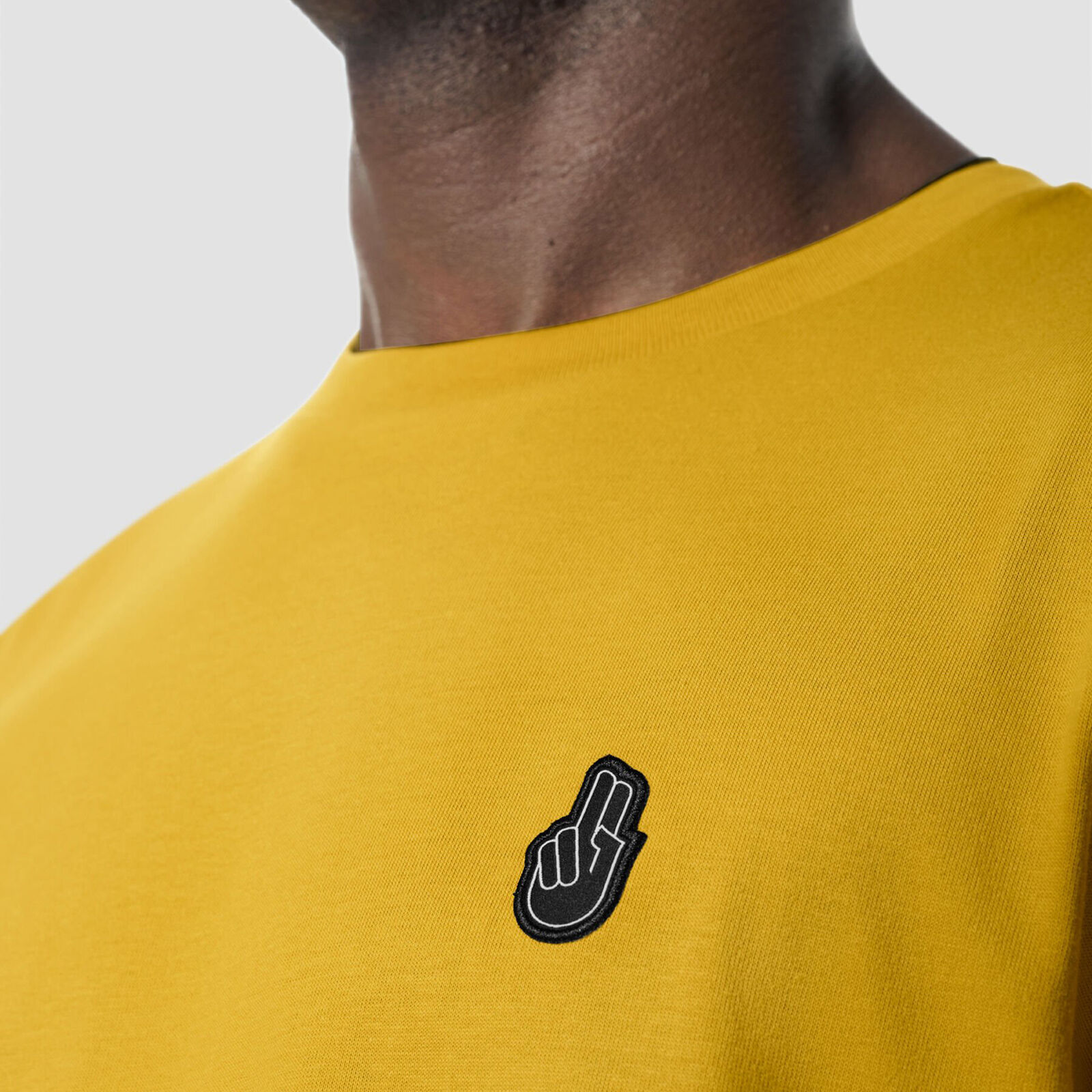 CORE MICRO RELIABLE T-SHIRT - model