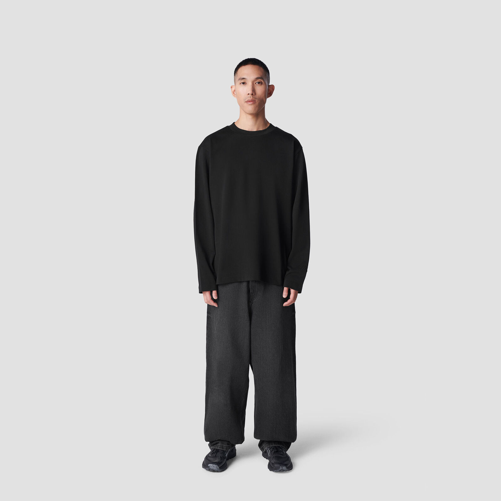 REVERSE M LS OVERSIZED T-SHIRT - model