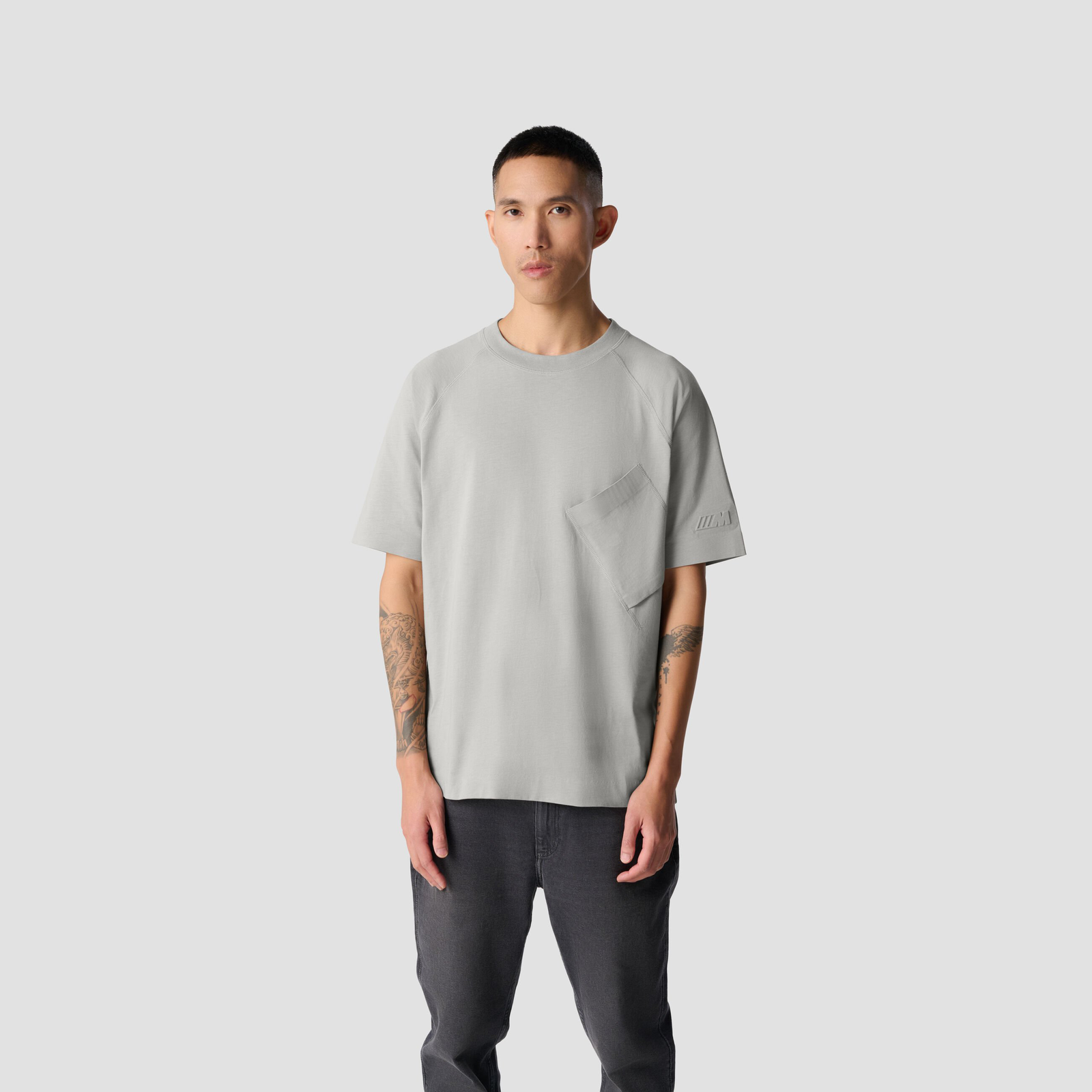 MICRO M RAGLAN T-SHIRT - model