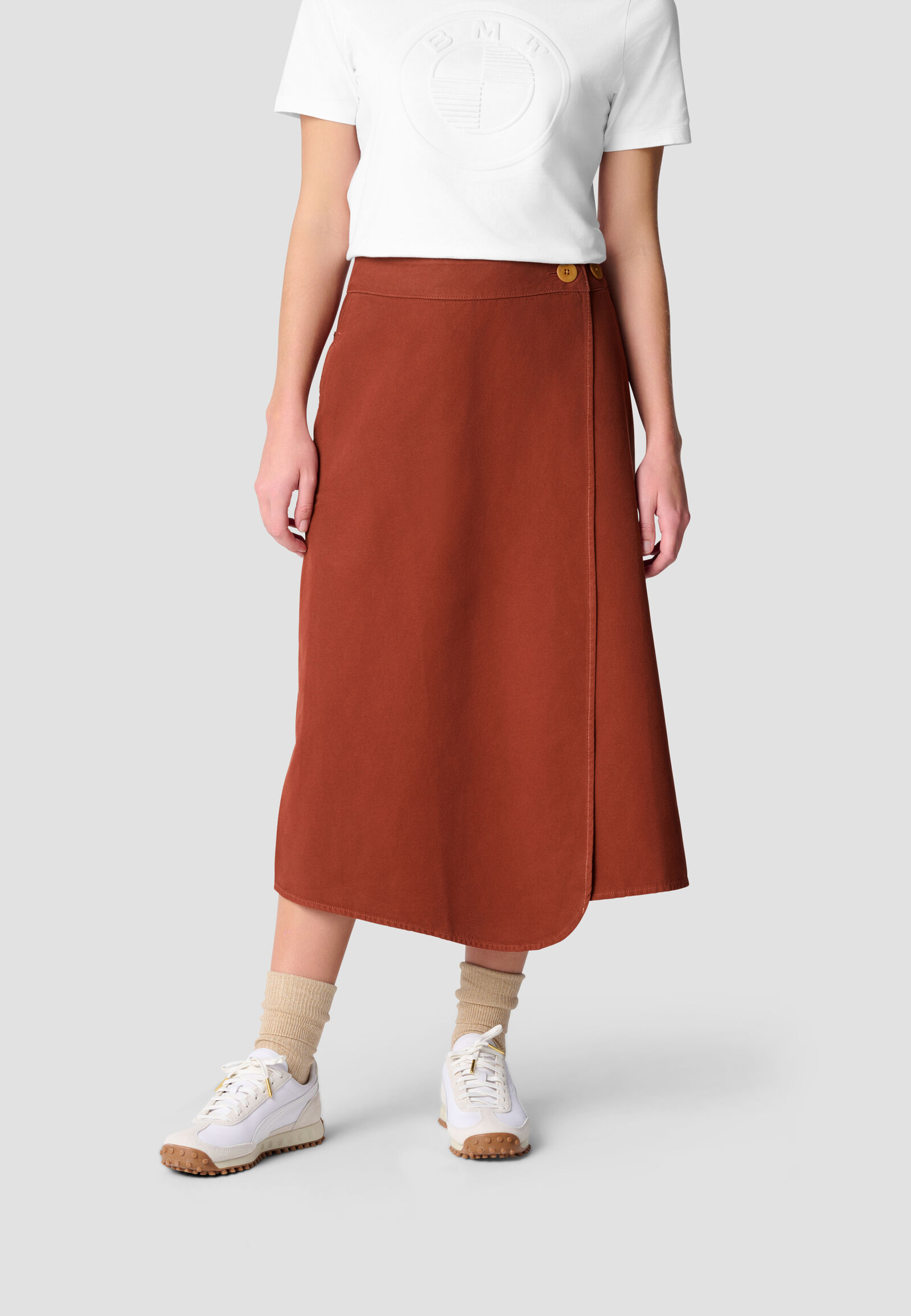 ARC HYBRID WRAP SKIRT - model