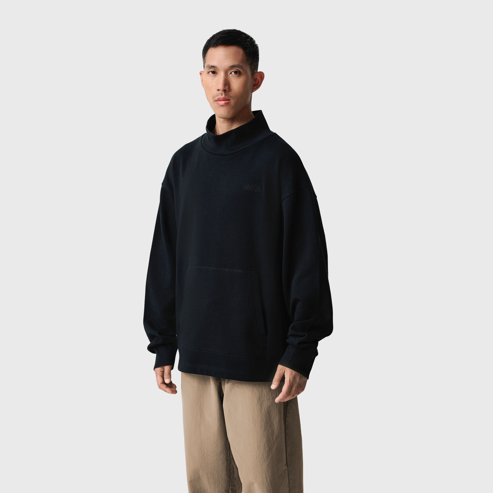 HIGH NECK M CREW - model