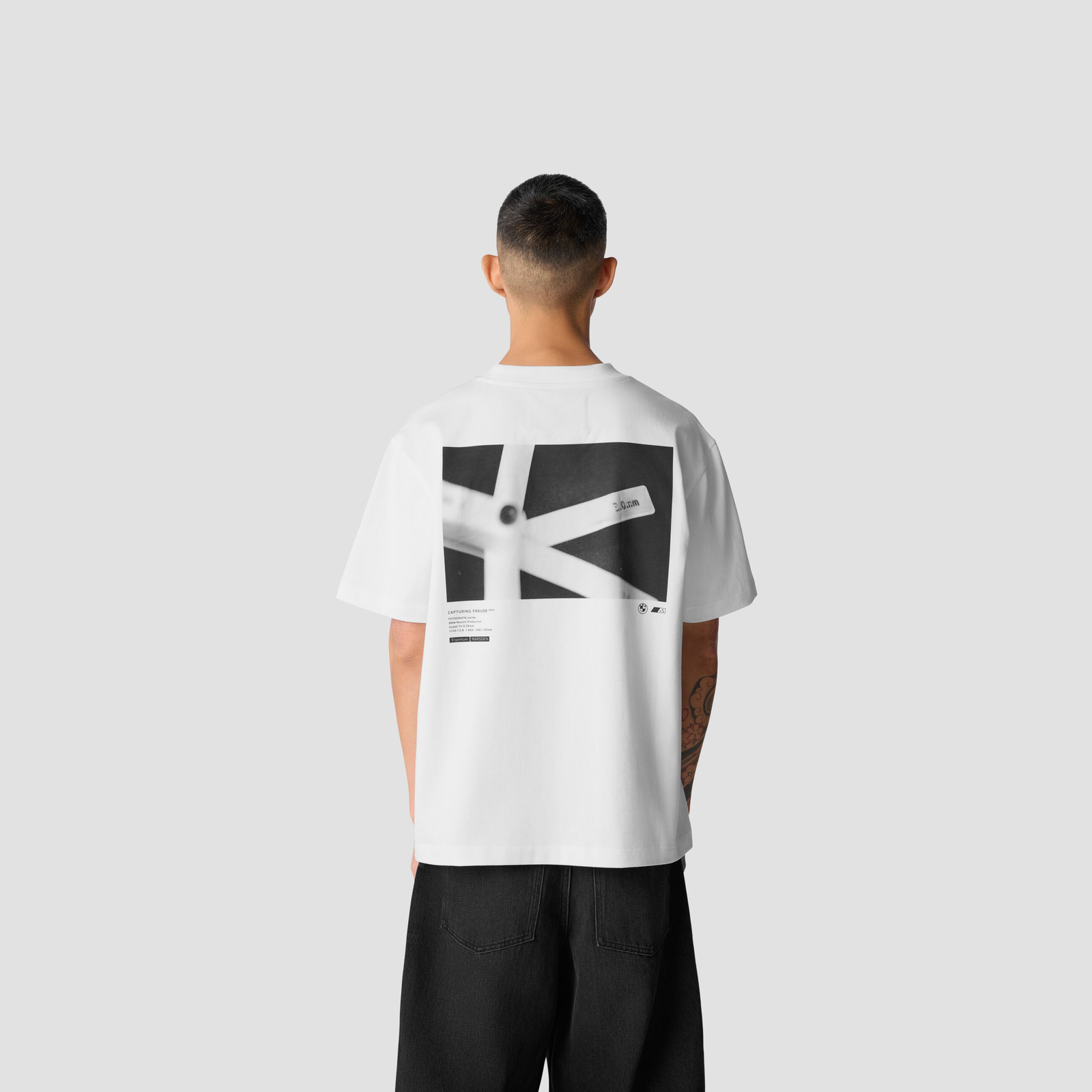 REVERSE M SS OVERSIZED T-SHIRT - model