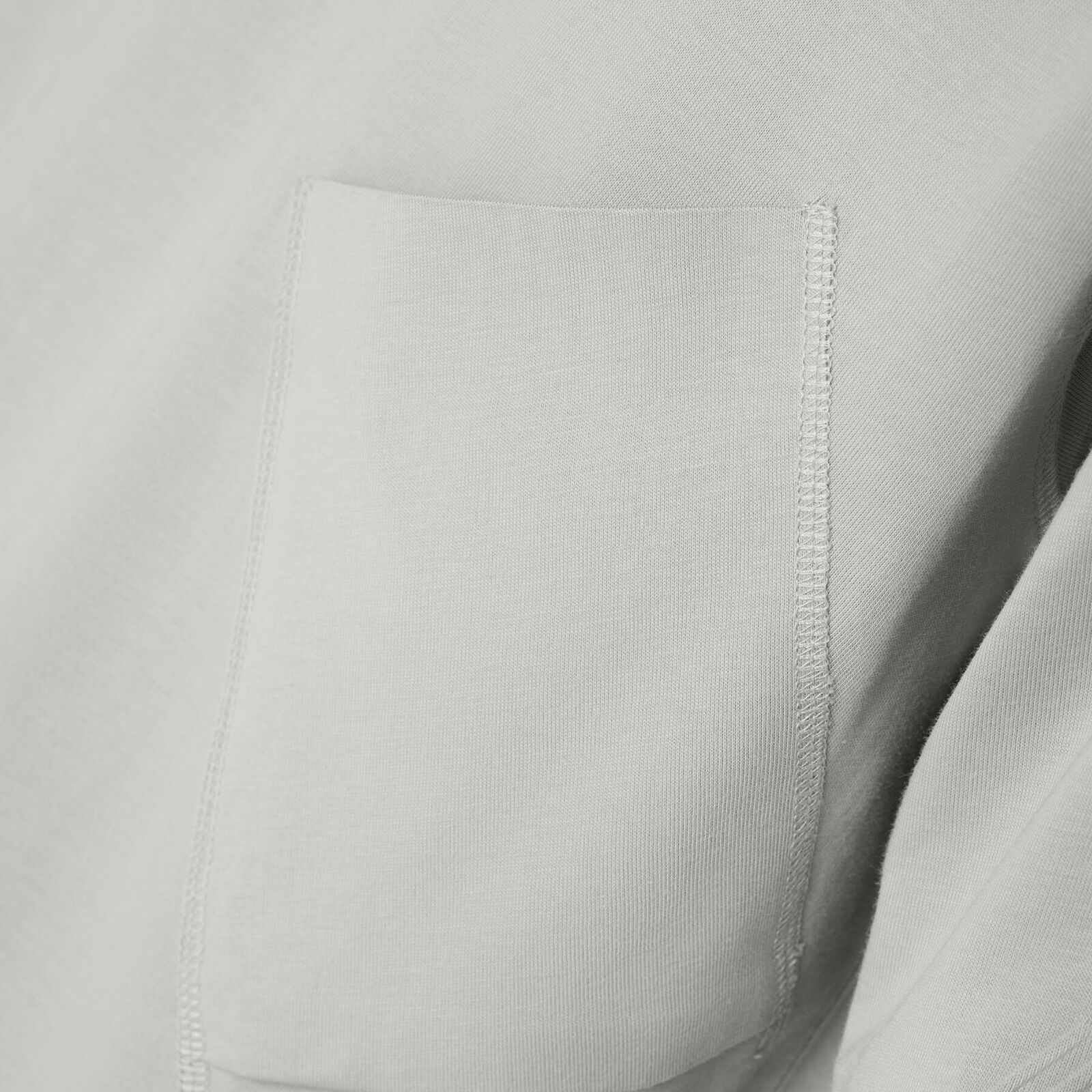 MICRO M RAGLAN T-SHIRT - model