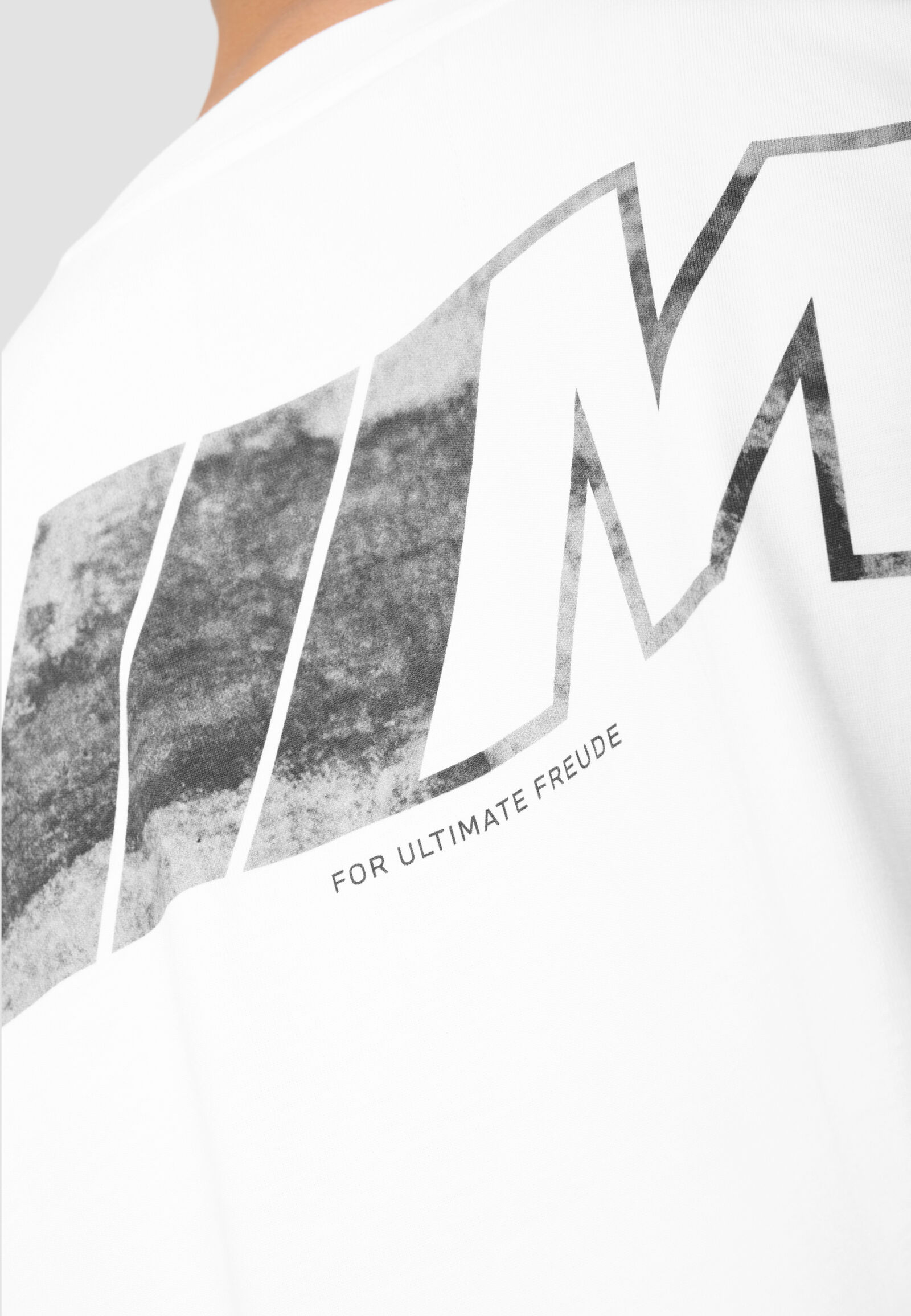 REVERSE M SS OVERSIZED T-SHIRT - model