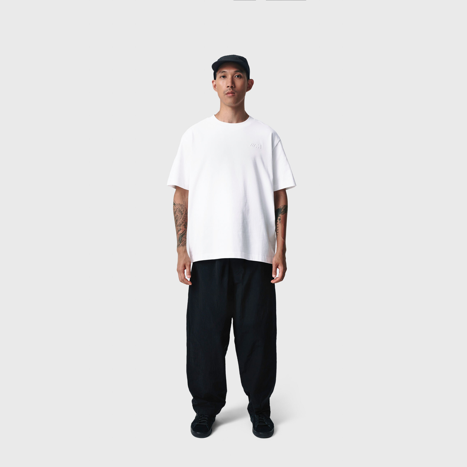 REVERSE M SS OVERSIZED T-SHIRT - model