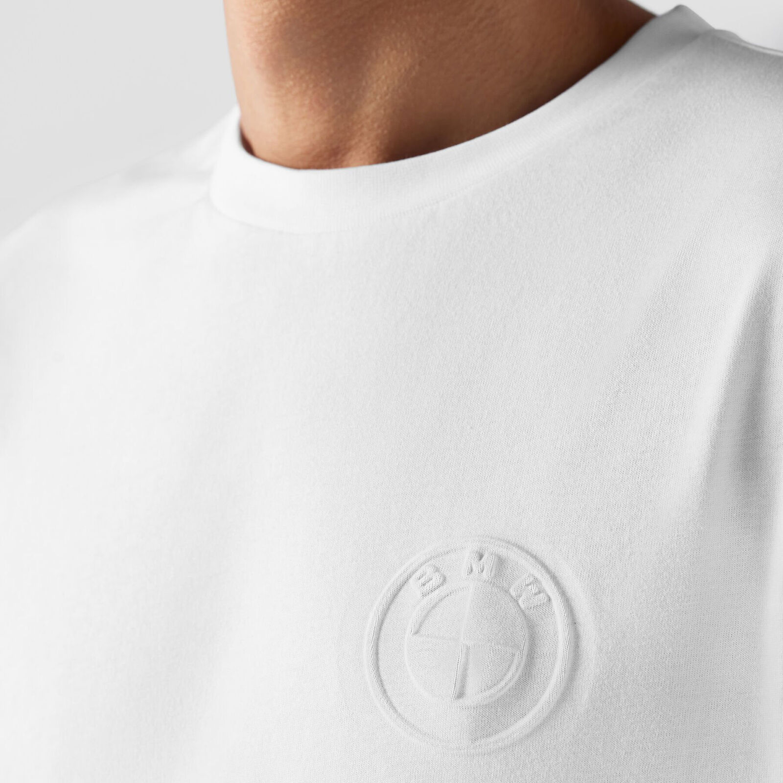 CORE SMALL SYMBOL T-SHIRT - model