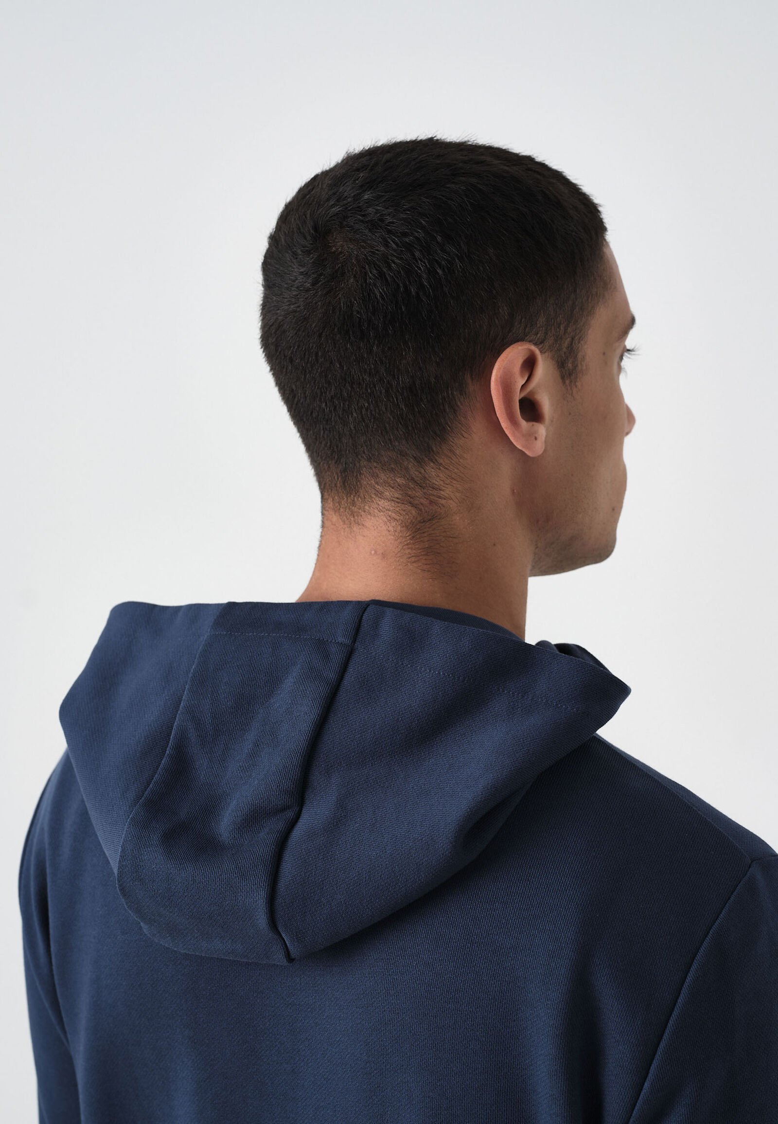 KLASSE HOODIE - model