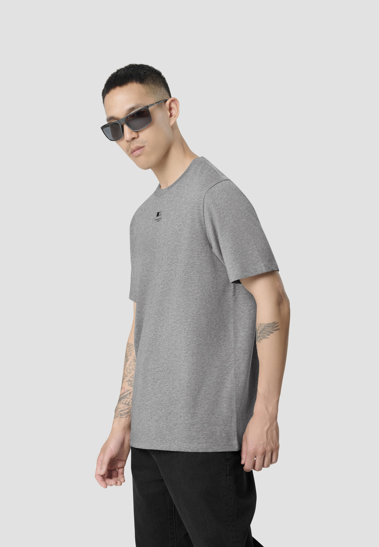 CORE MICRO M T-SHIRT - model