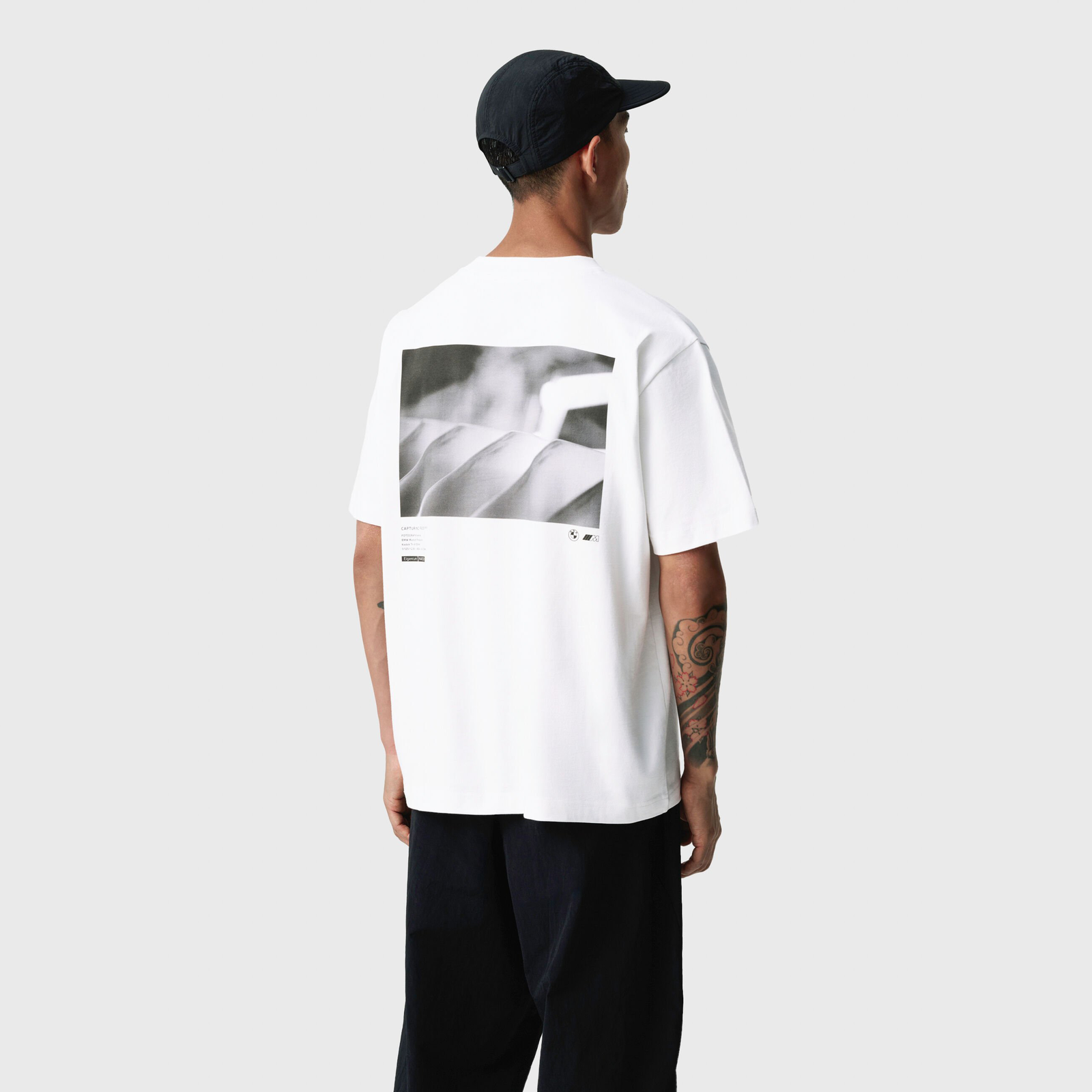 REVERSE M SS OVERSIZED T-SHIRT - model