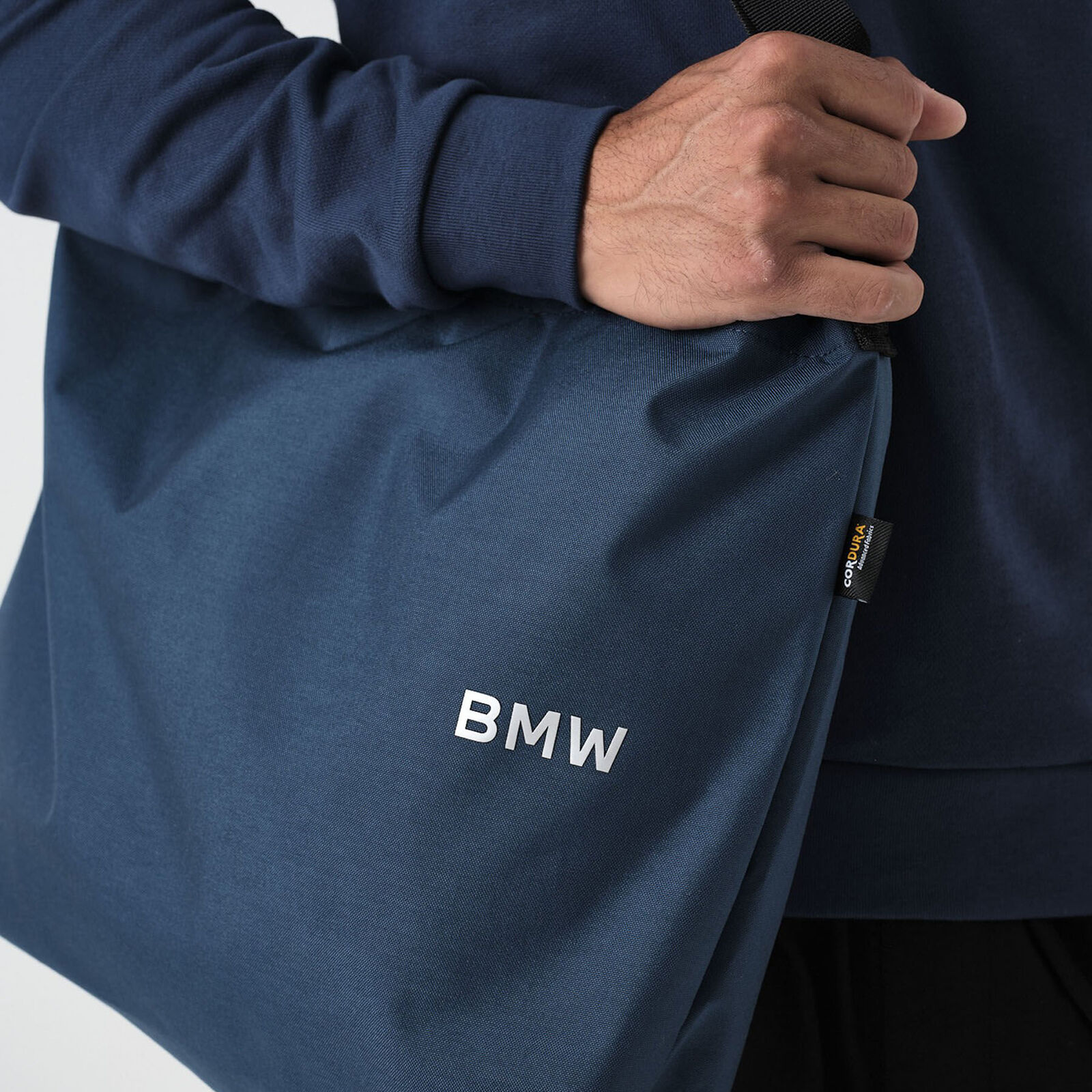 KLASSE SHOLDERBAG - model