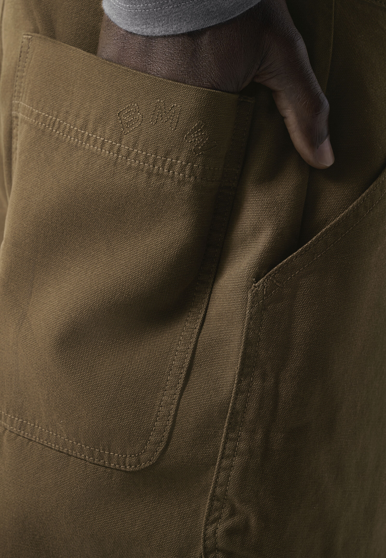 ARC HYBRID PANT - model