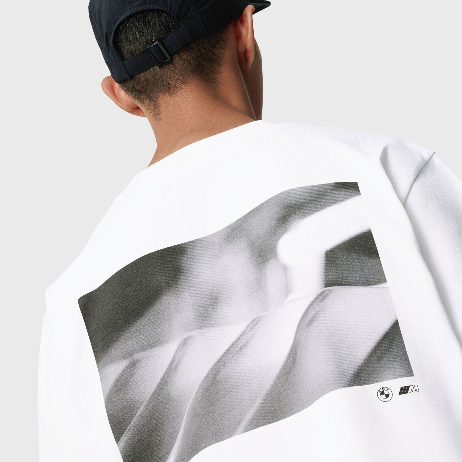 REVERSE M SS OVERSIZED T-SHIRT - model