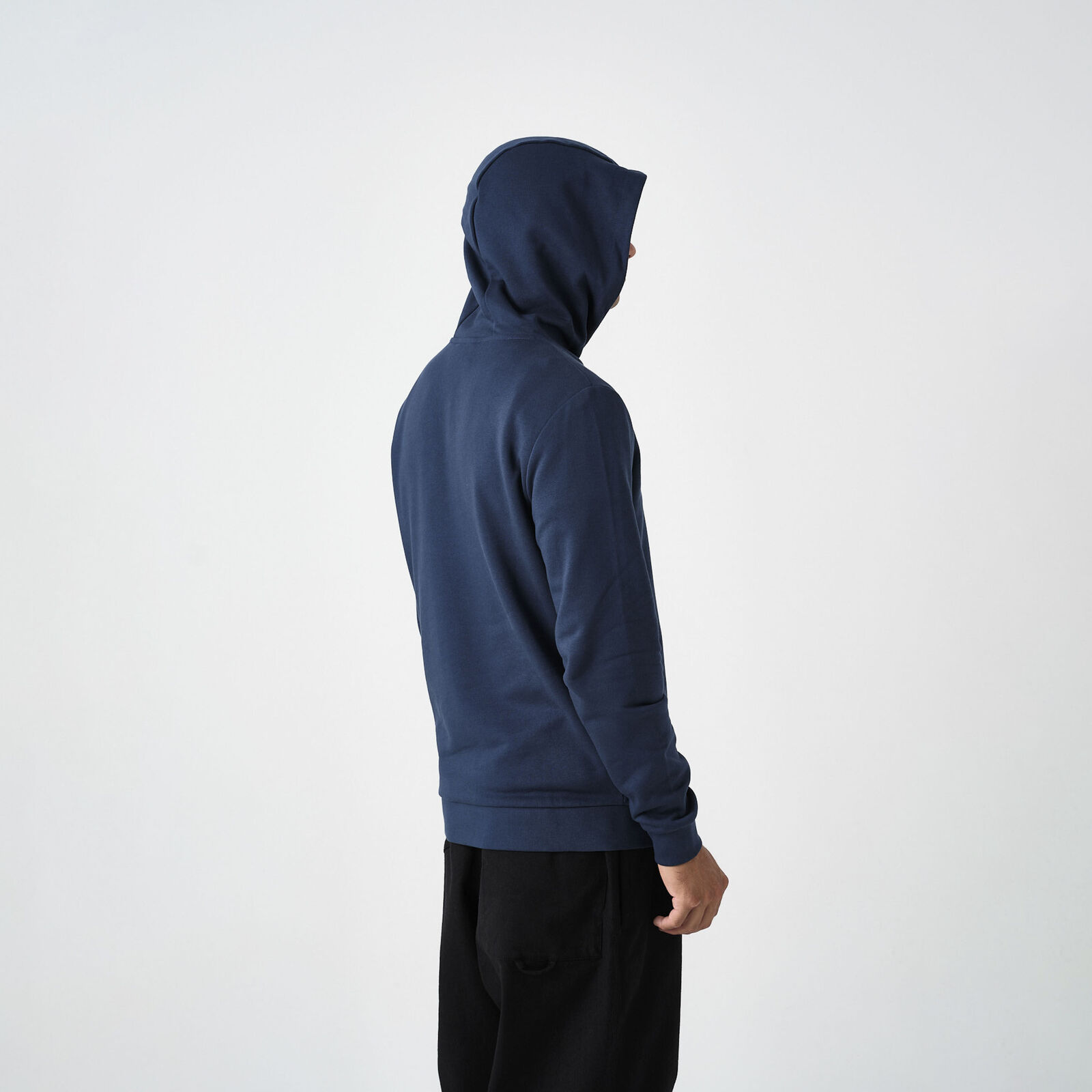 KLASSE HOODIE - model