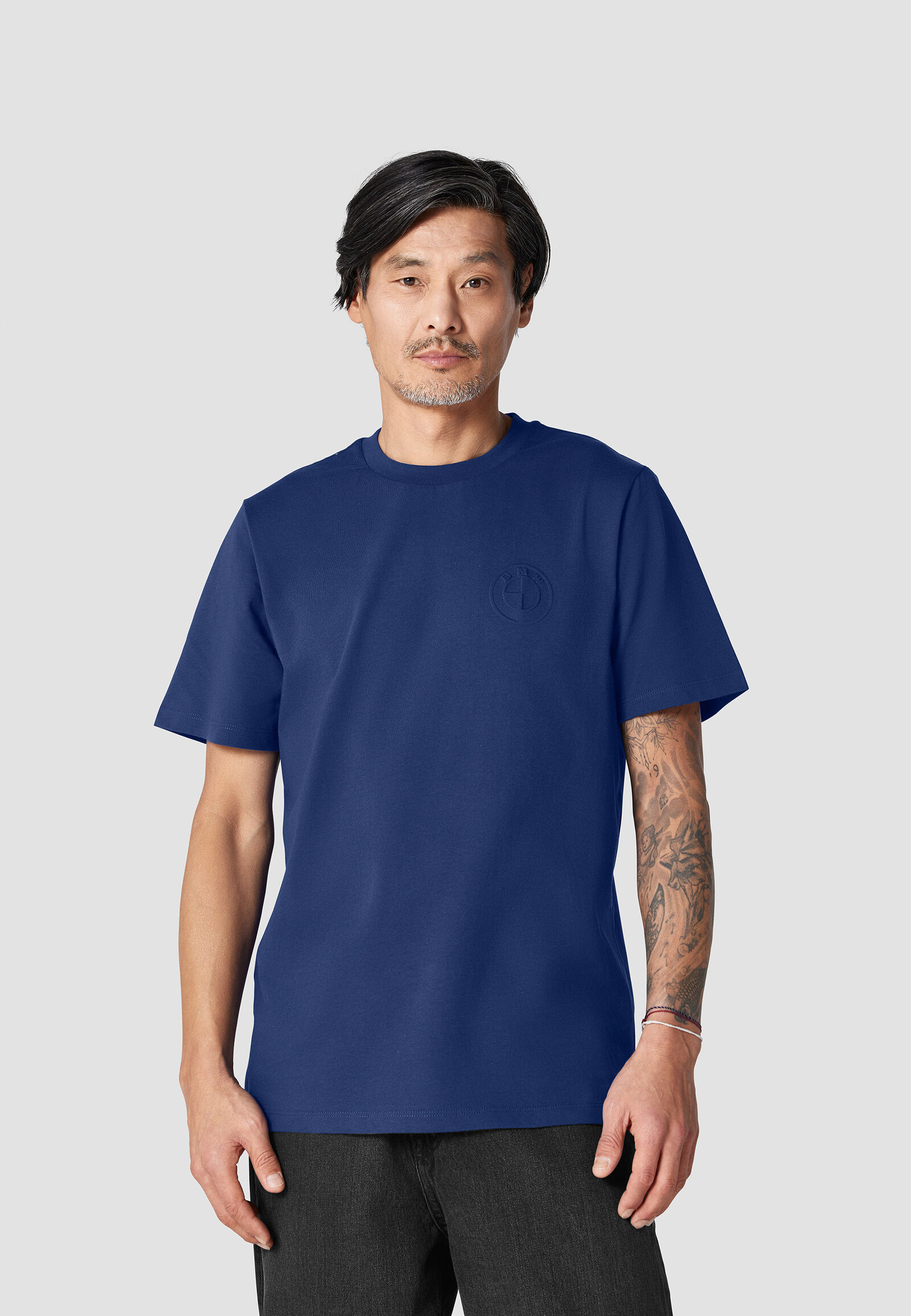 CORE SMALL SYMBOL T-SHIRT - model