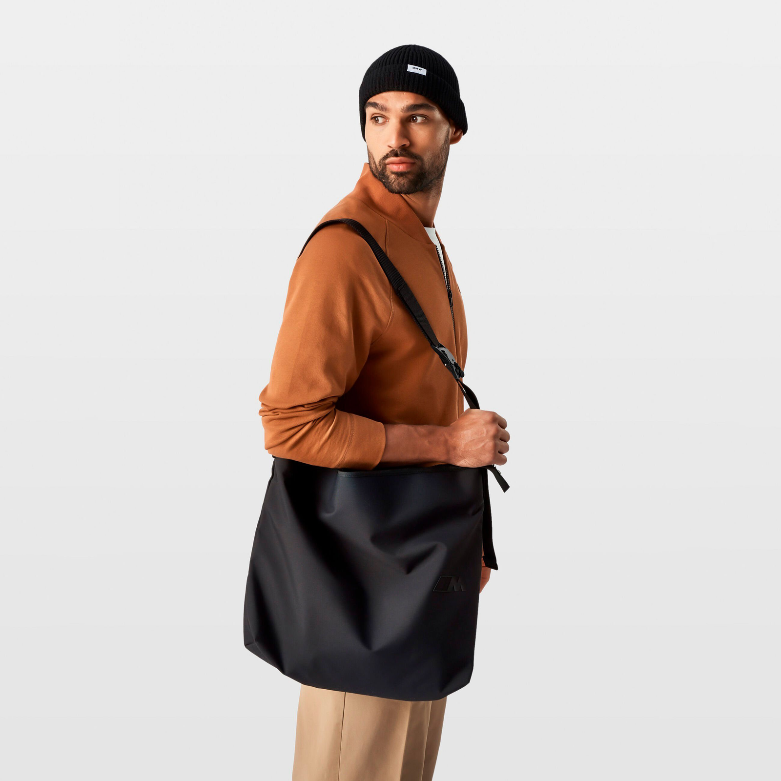 M SHOULDER BAG - model