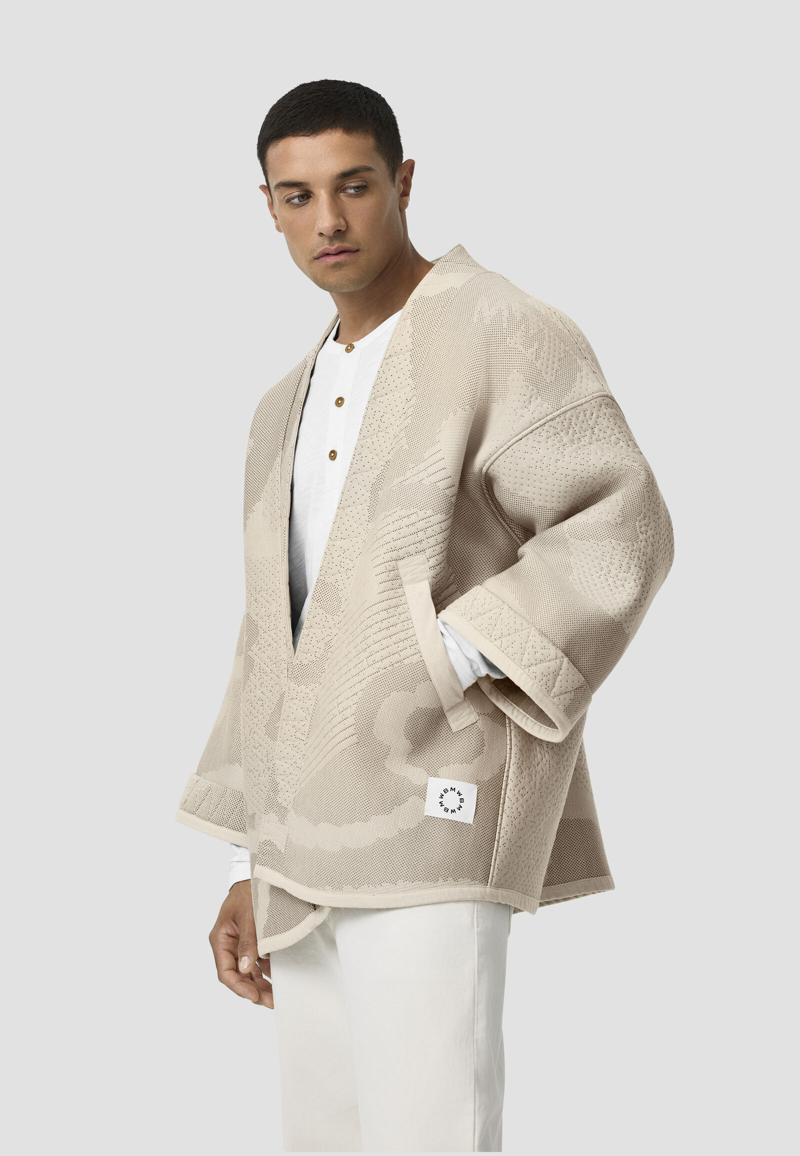 ARC BYBORRE KIMONO - model