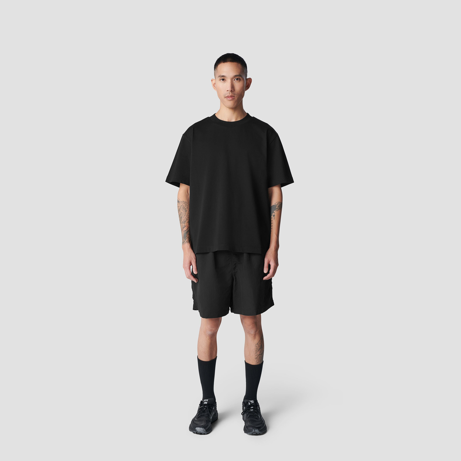 REVERSE M SS OVERSIZED T-SHIRT - model