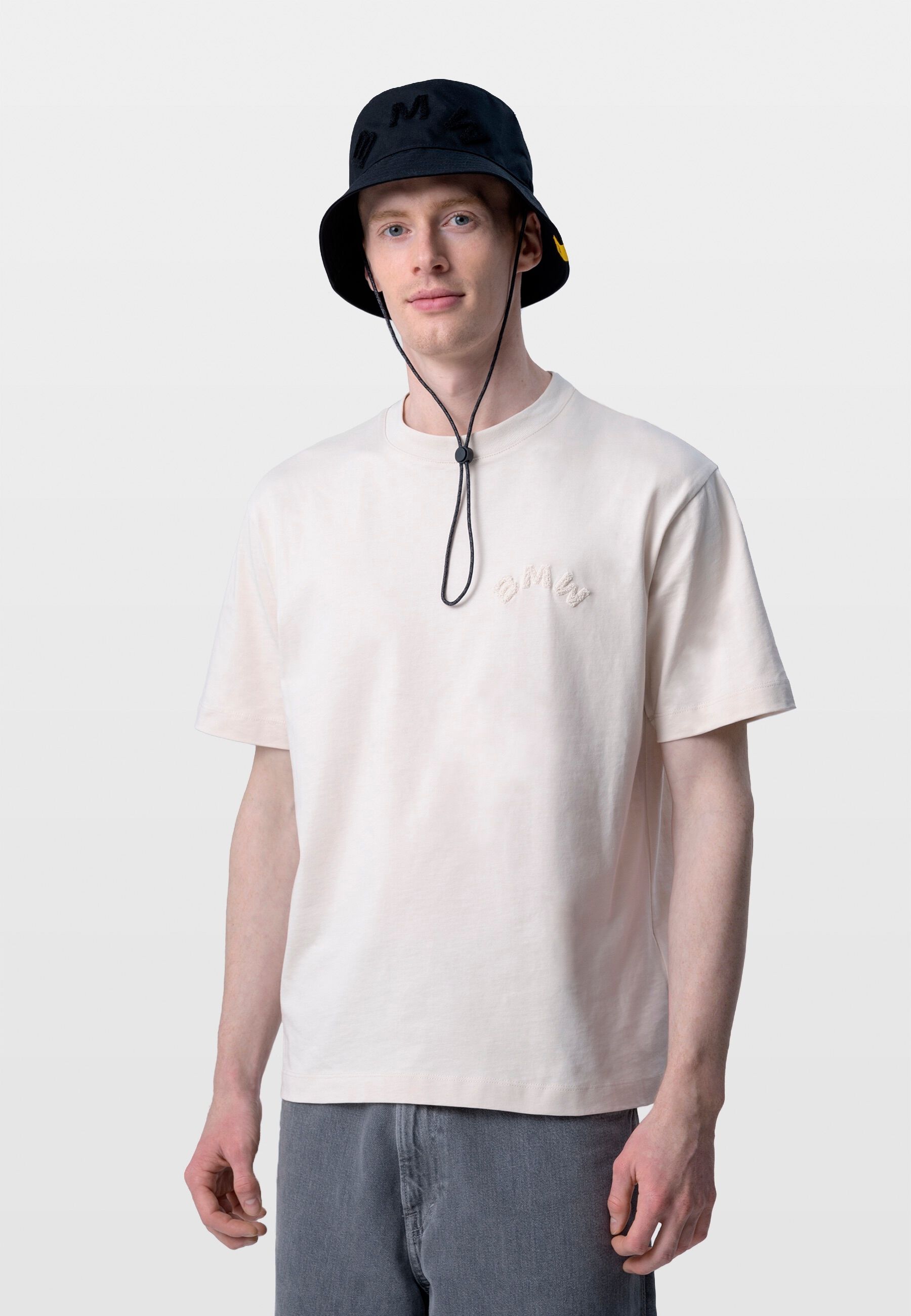 Bmw bucket hat top