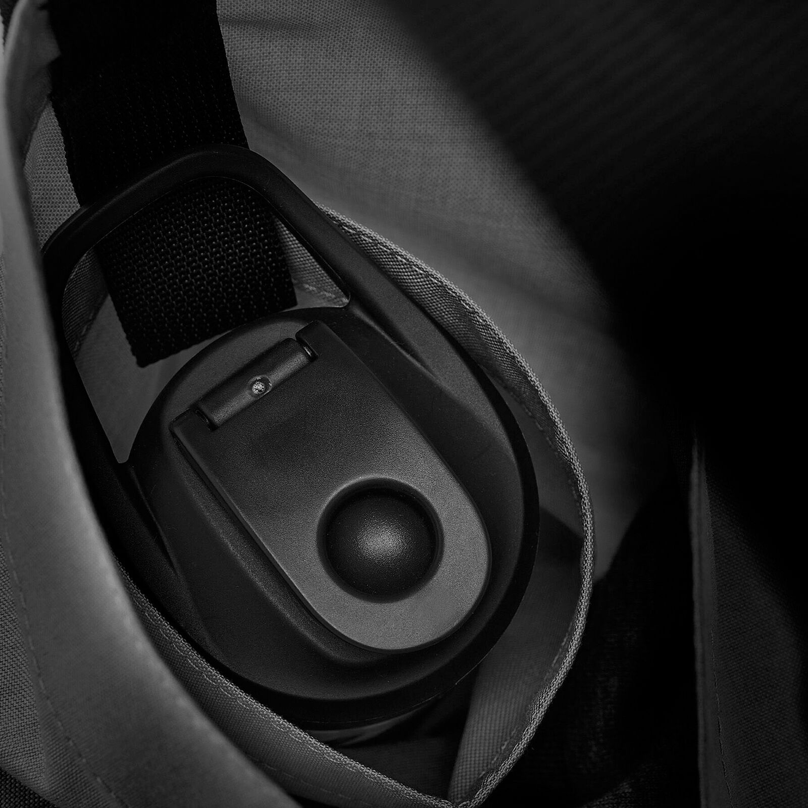 APPLIED TAG SHOULDER BAG - hi-res