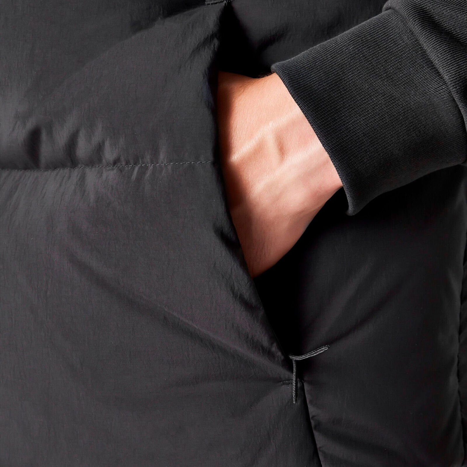 CORE TAG INSULATION GILET - model