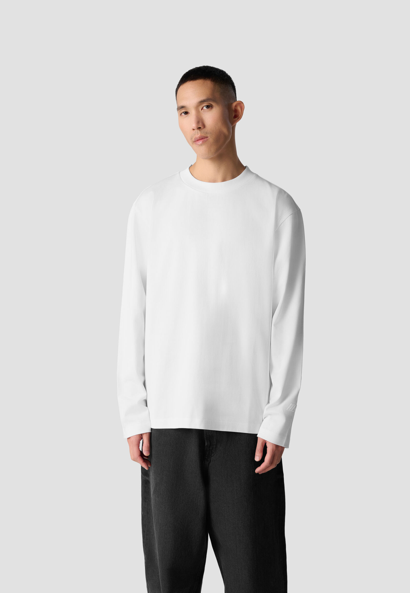 REVERSE M LS OVERSIZED T-SHIRT - model