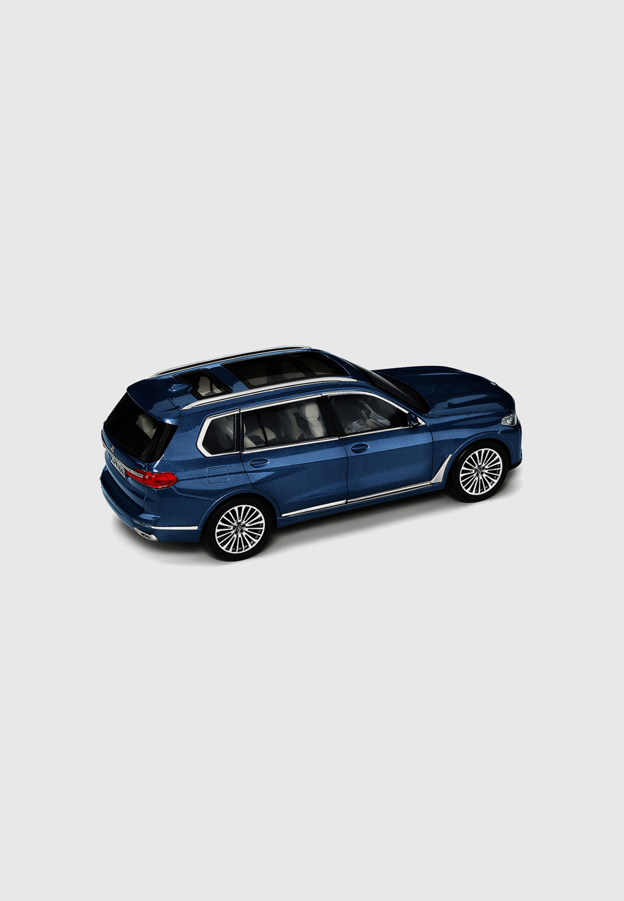 BMW Miniature G07 X7 Blue Metallic - 1:18 scale