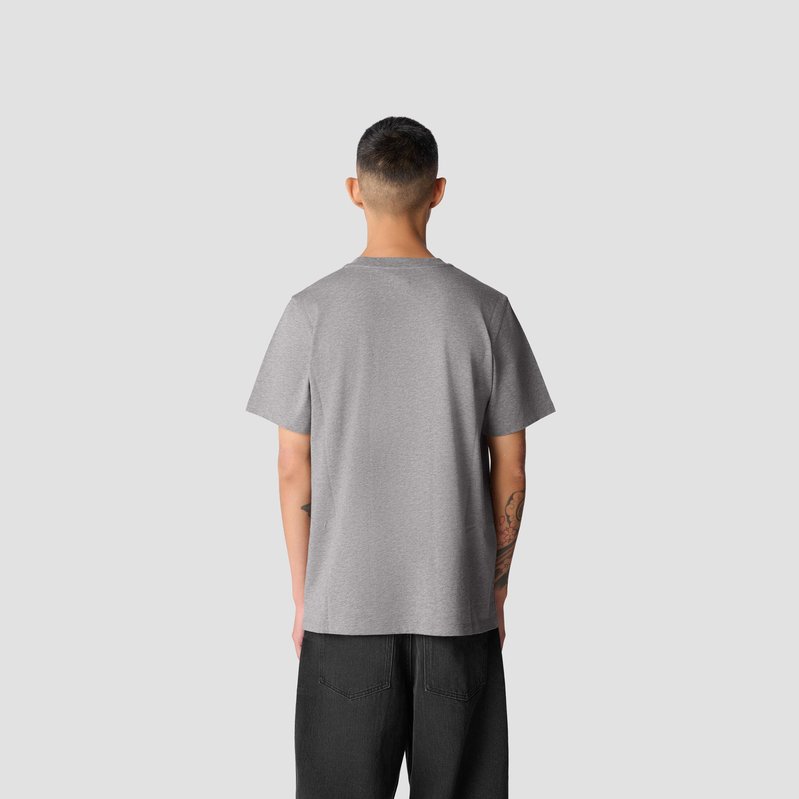 CORE DEFAULT M T-SHIRT - model