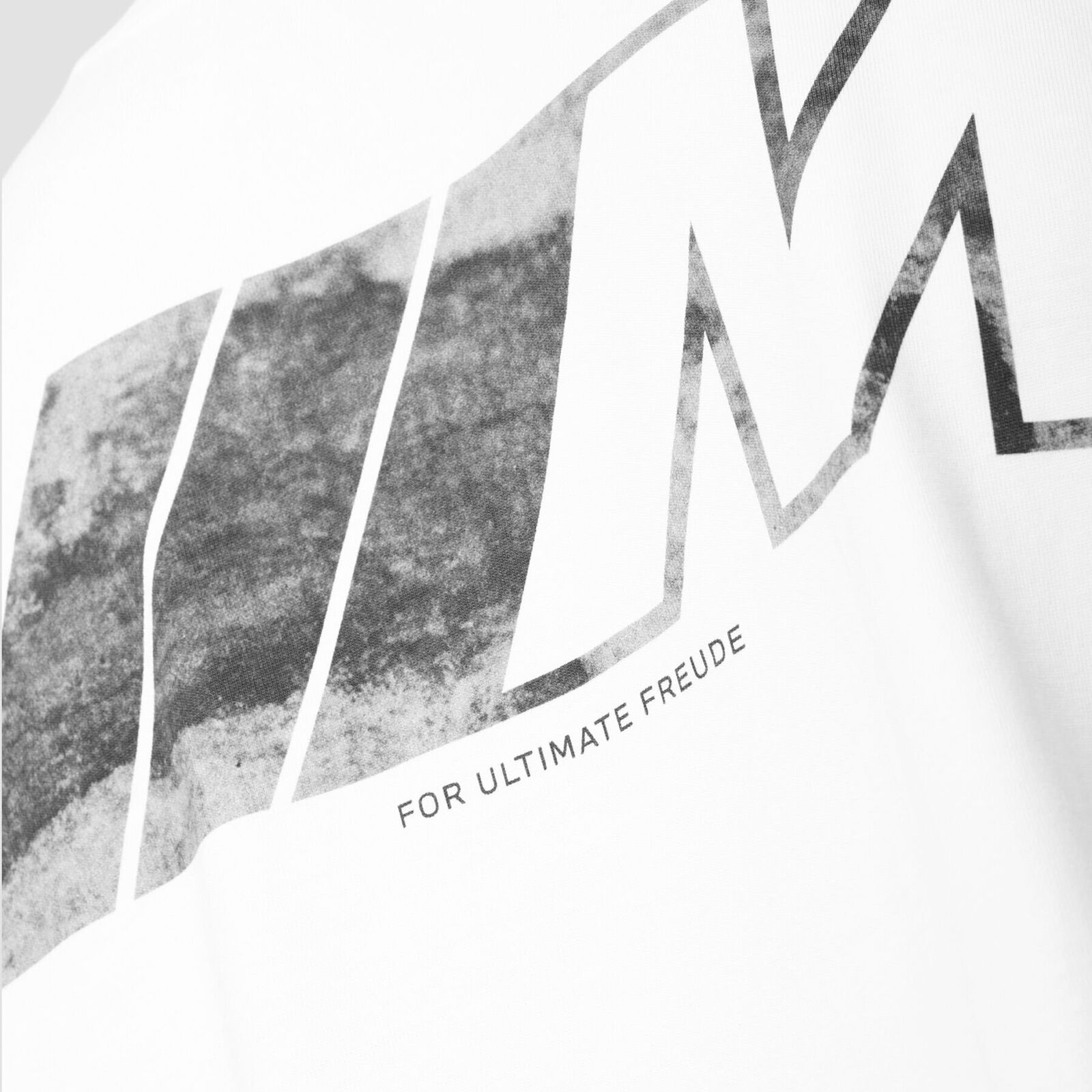 REVERSE M SS OVERSIZED T-SHIRT - model