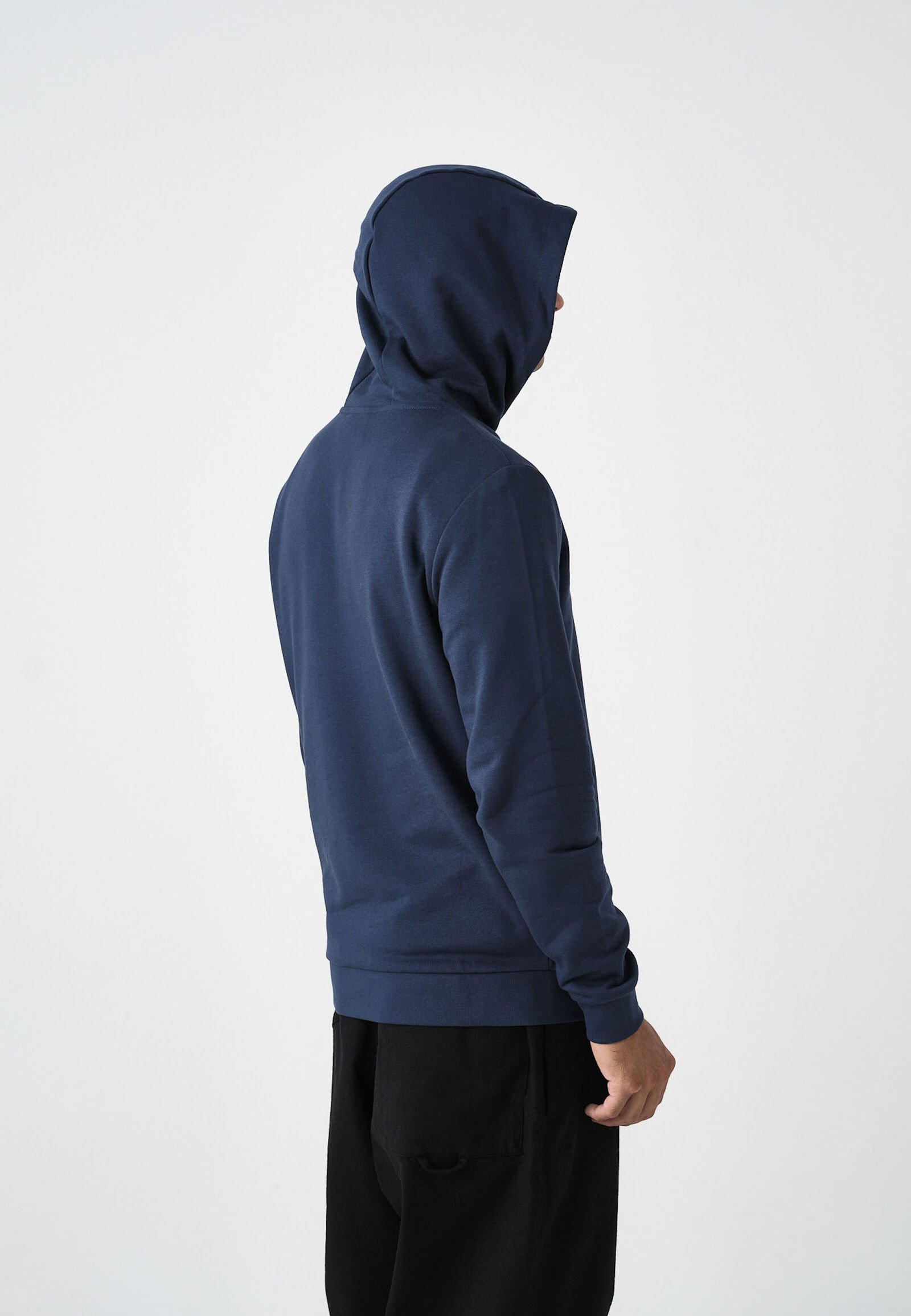 KLASSE HOODIE - model