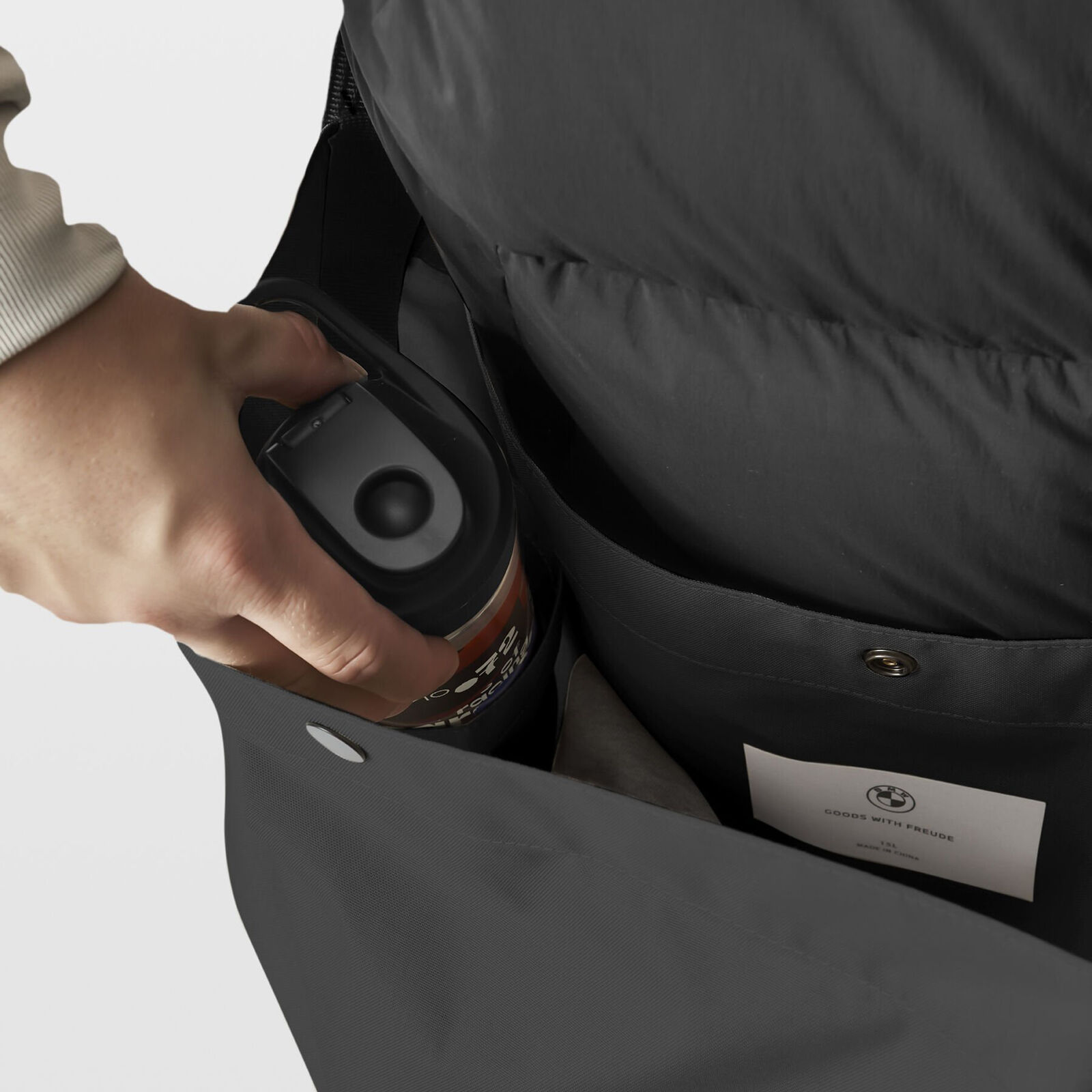 APPLIED TAG SHOULDER BAG - model