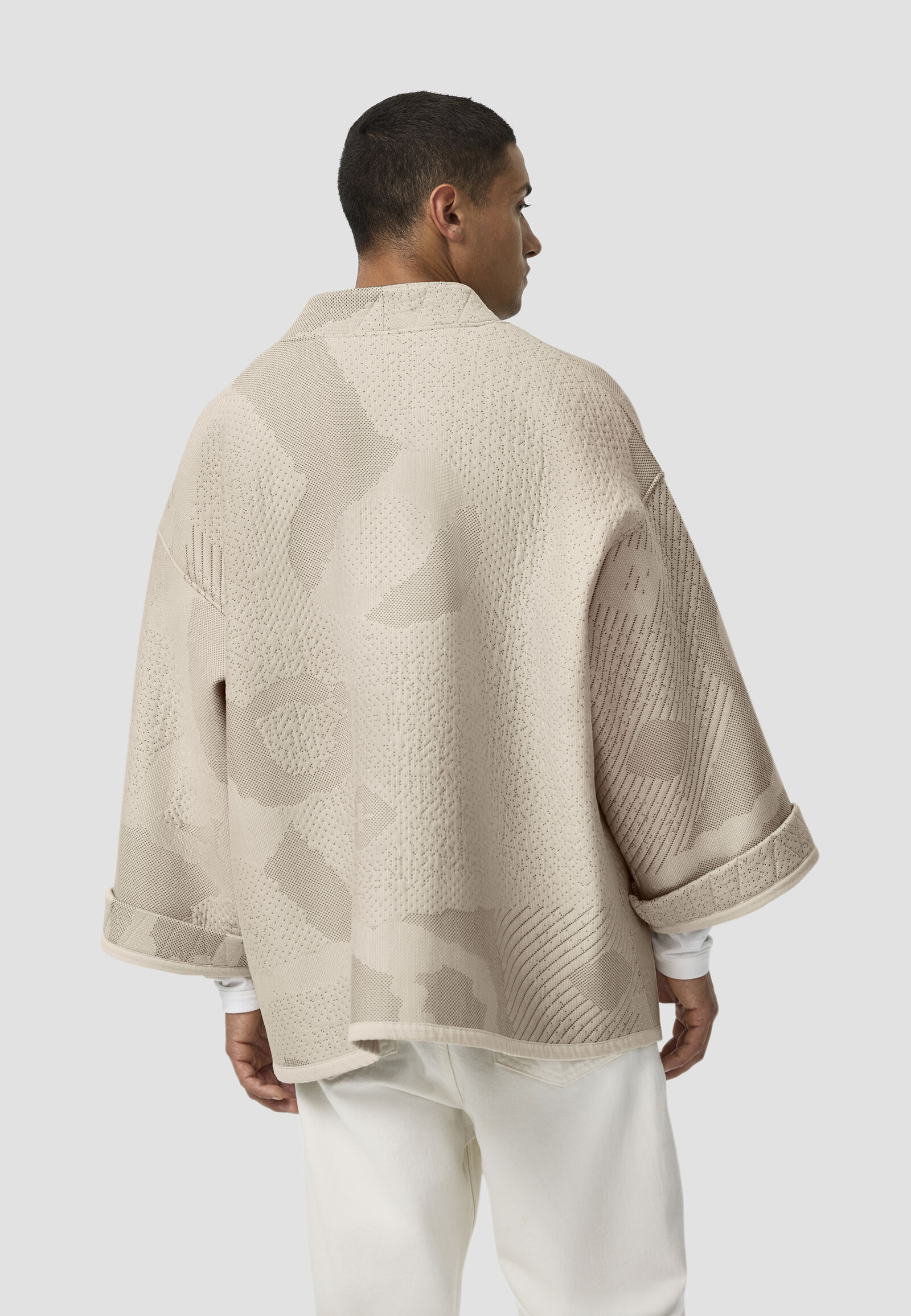 ARC BYBORRE KIMONO - model