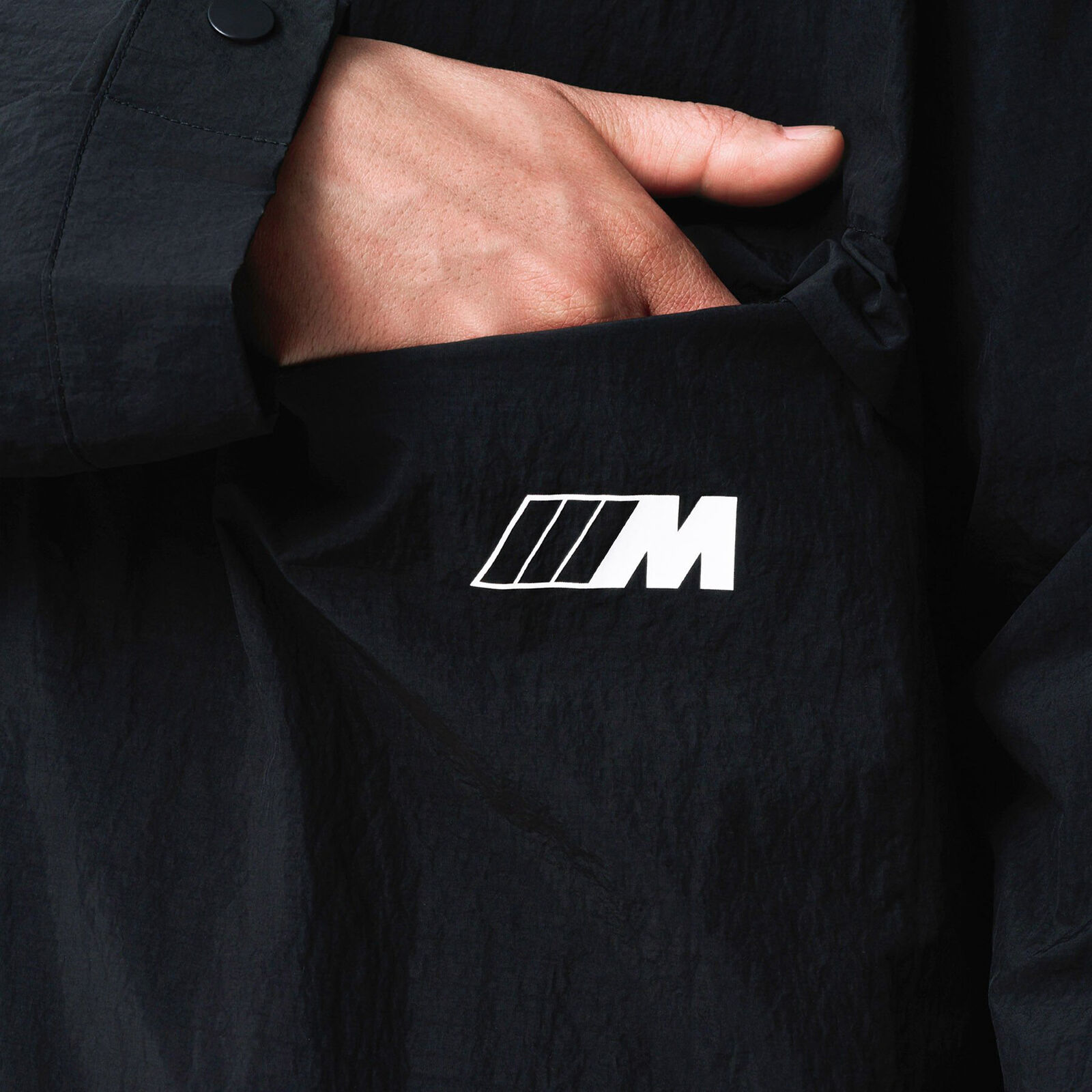 MICRO M TRAVEL JACKET - model