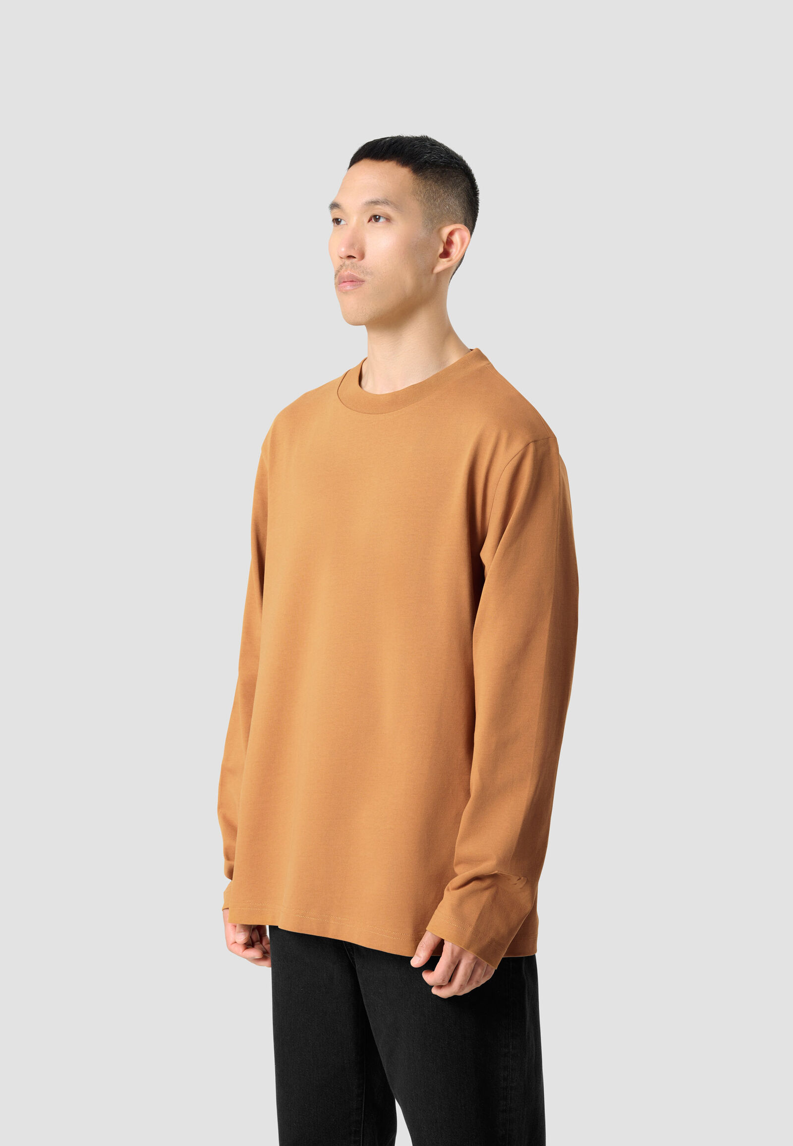 REVERSE M LS OVERSIZED T-SHIRT - model