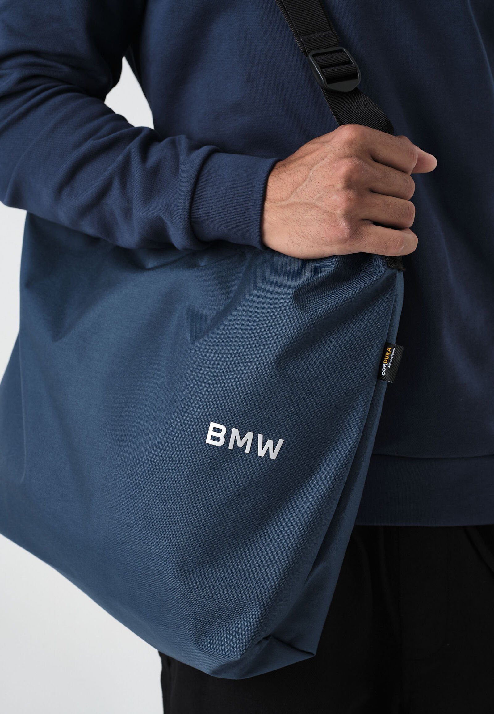 KLASSE SHOLDERBAG - model