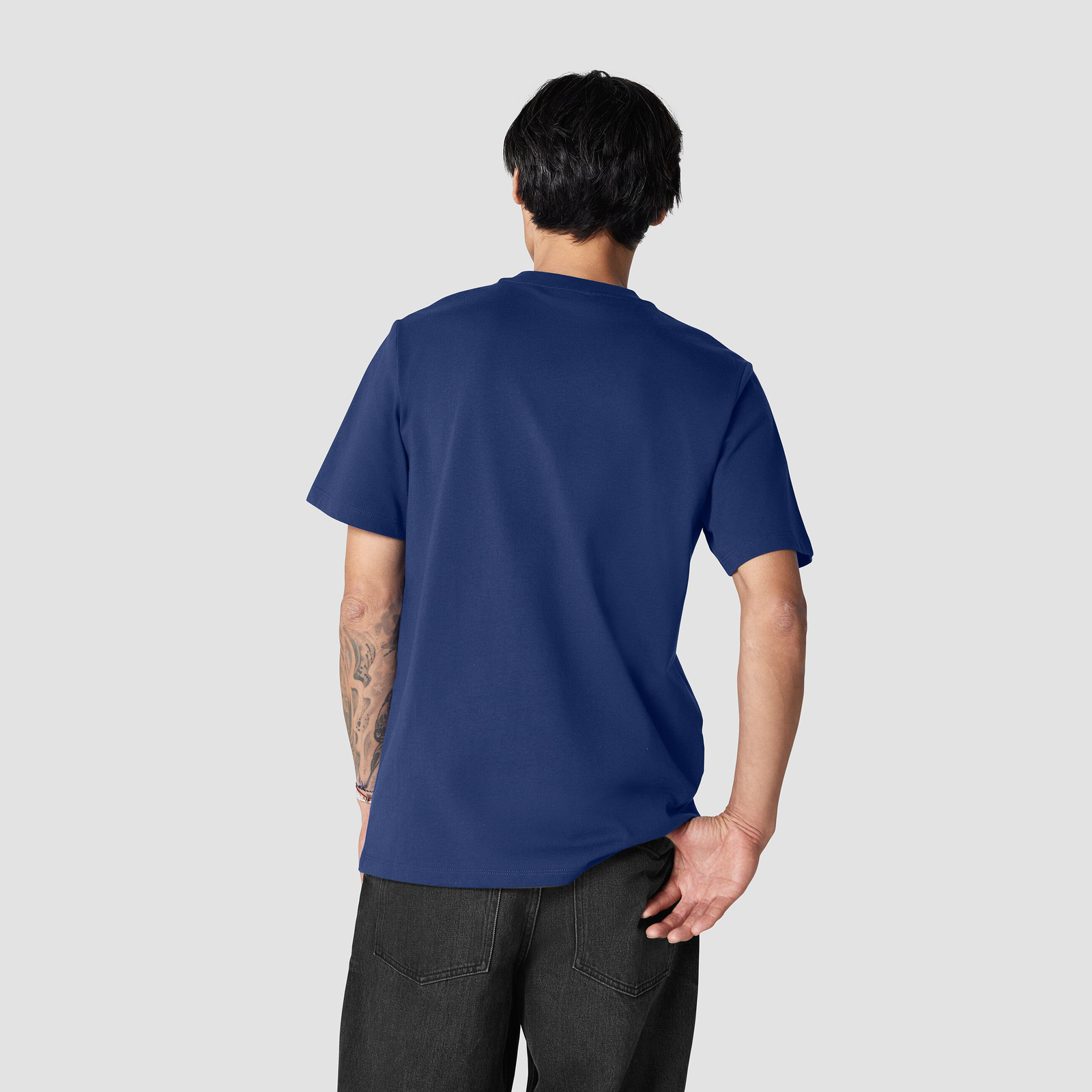 CORE SMALL SYMBOL T-SHIRT - model