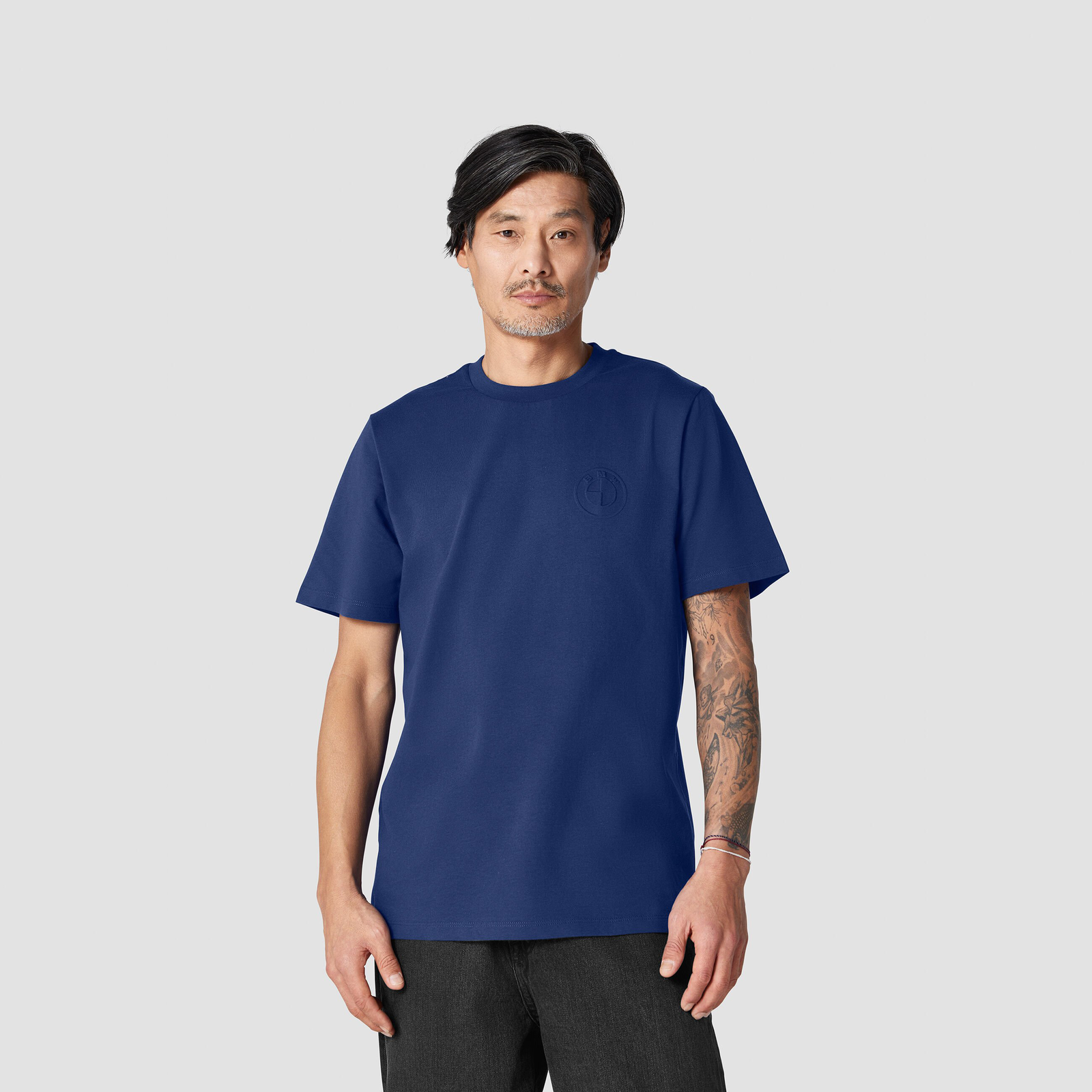 CORE SMALL SYMBOL T-SHIRT - model