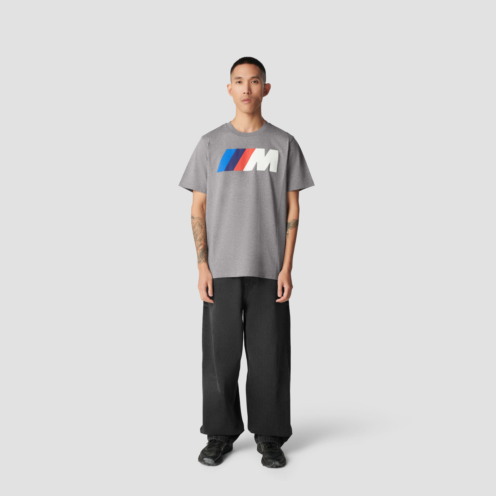 CORE DEFAULT M T-SHIRT - model