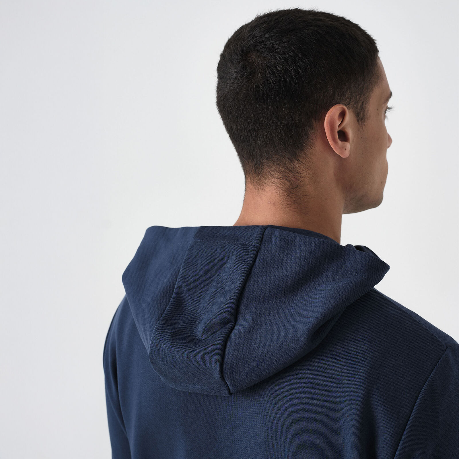 KLASSE HOODIE - model