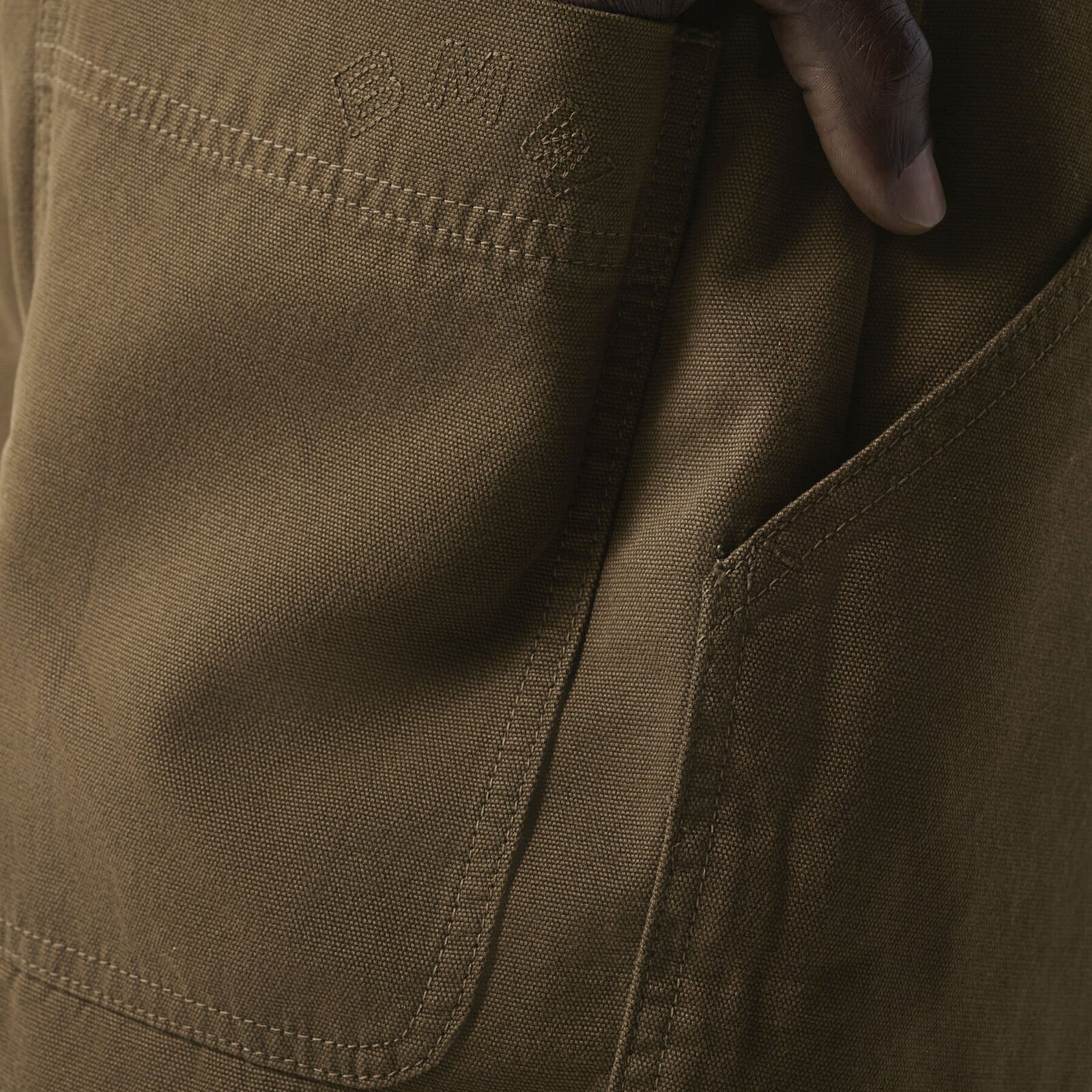 ARC HYBRID PANT - model