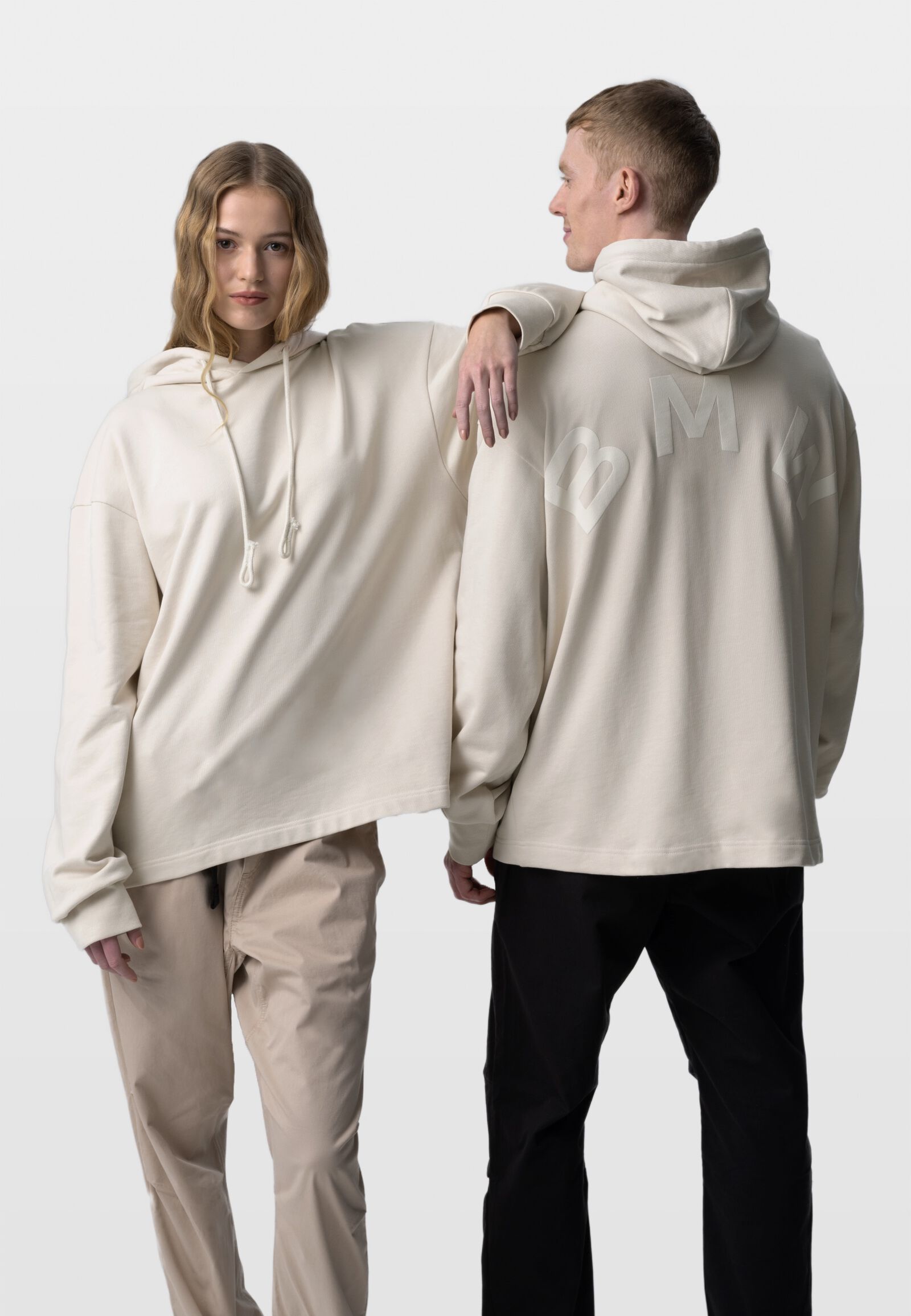 ARC OVERSIZED SWEAT HOODIE - model
