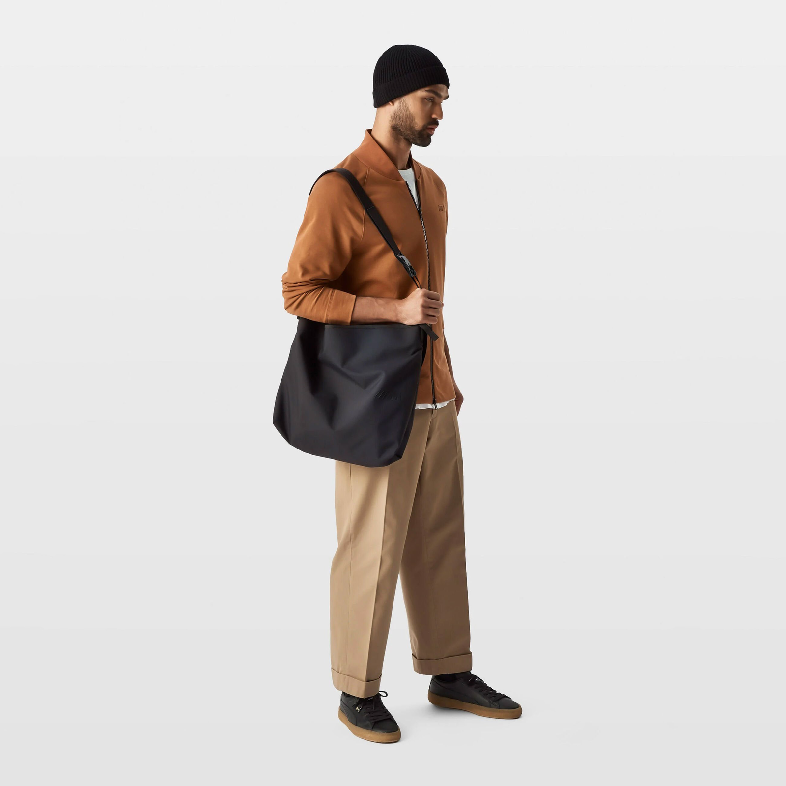 M SHOULDER BAG - model